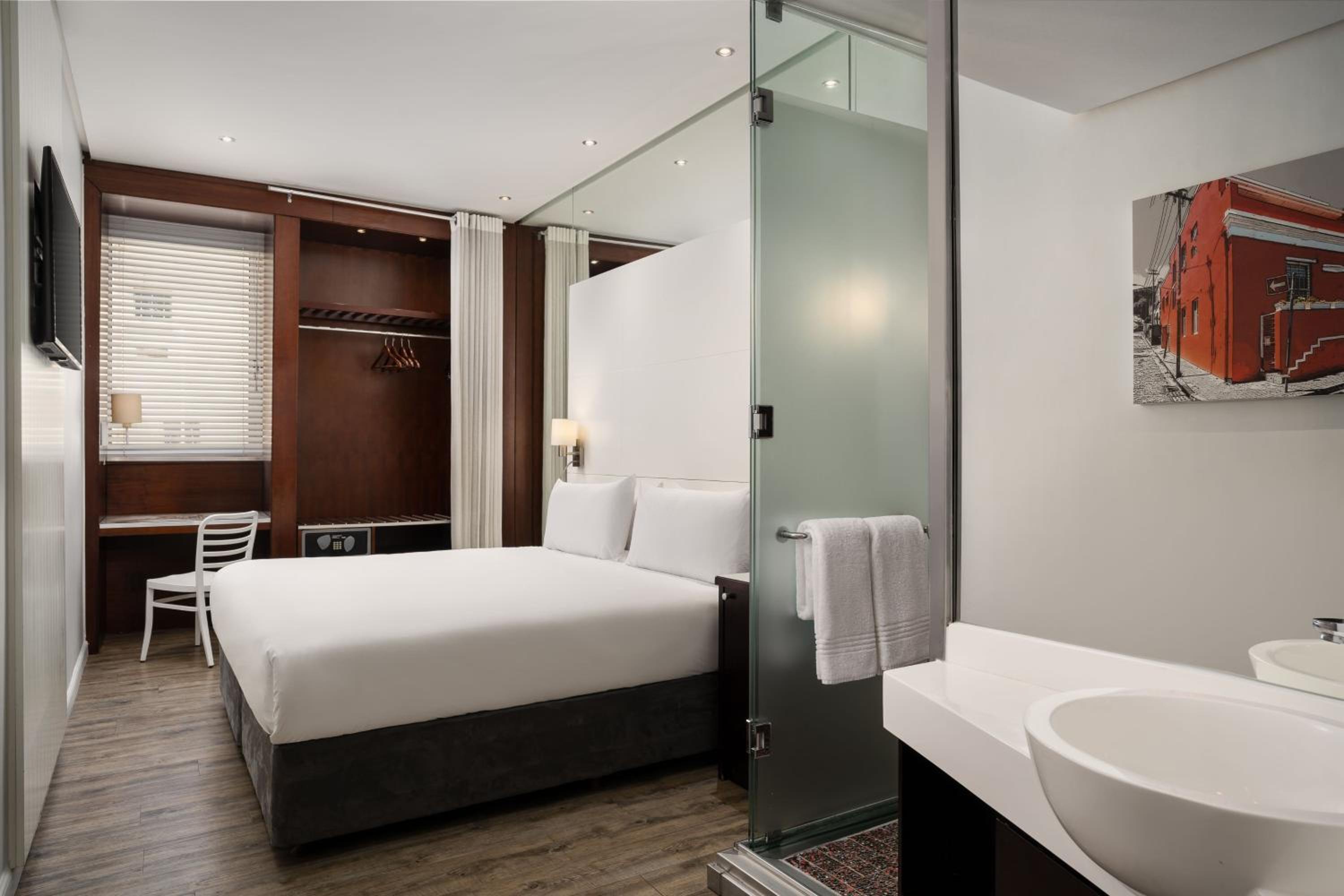 Guest Room - Photo 3