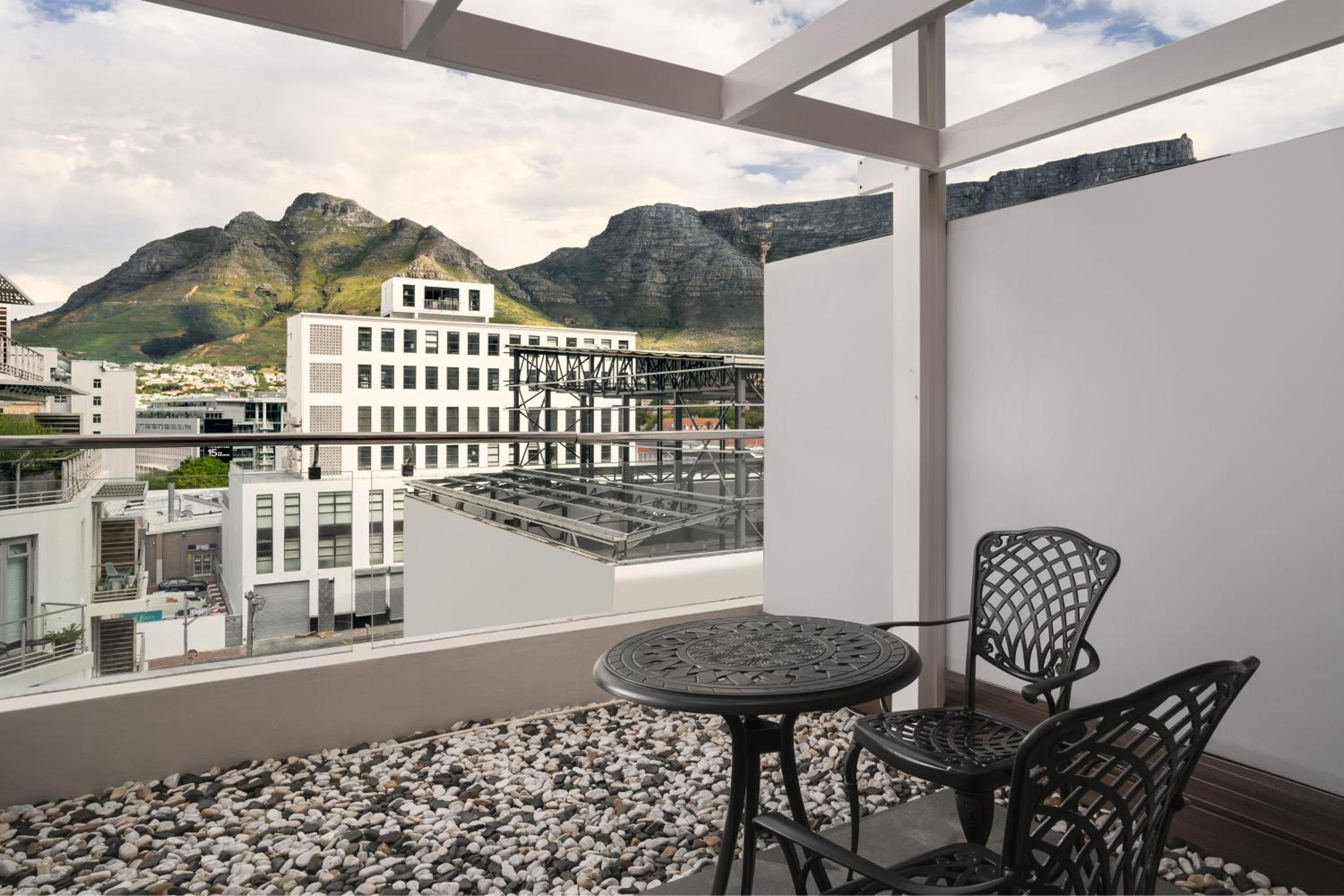 Larger Guest room with Balcony - Photo 3