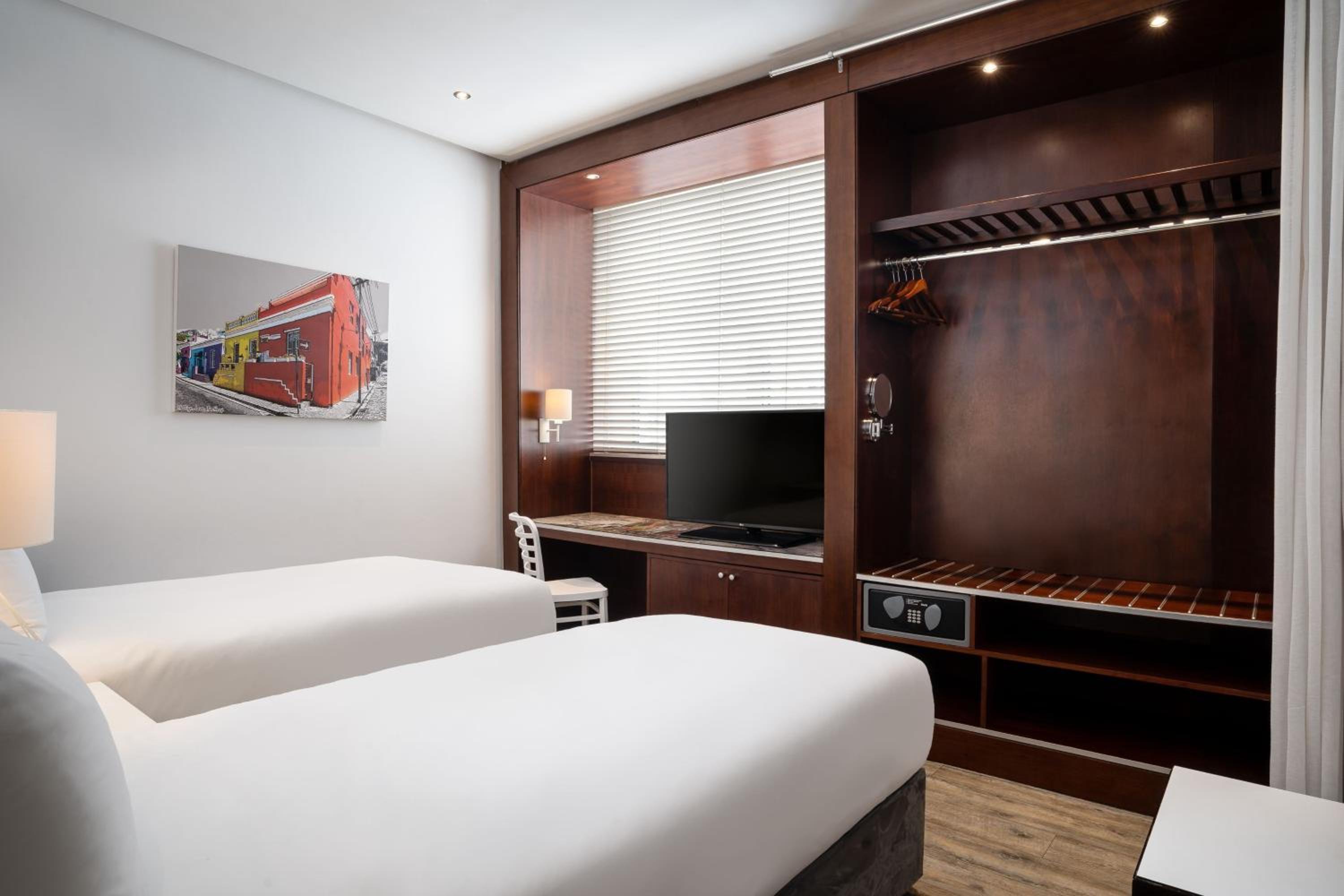 Larger Guest Room with Twin Single Beds  - Photo 4