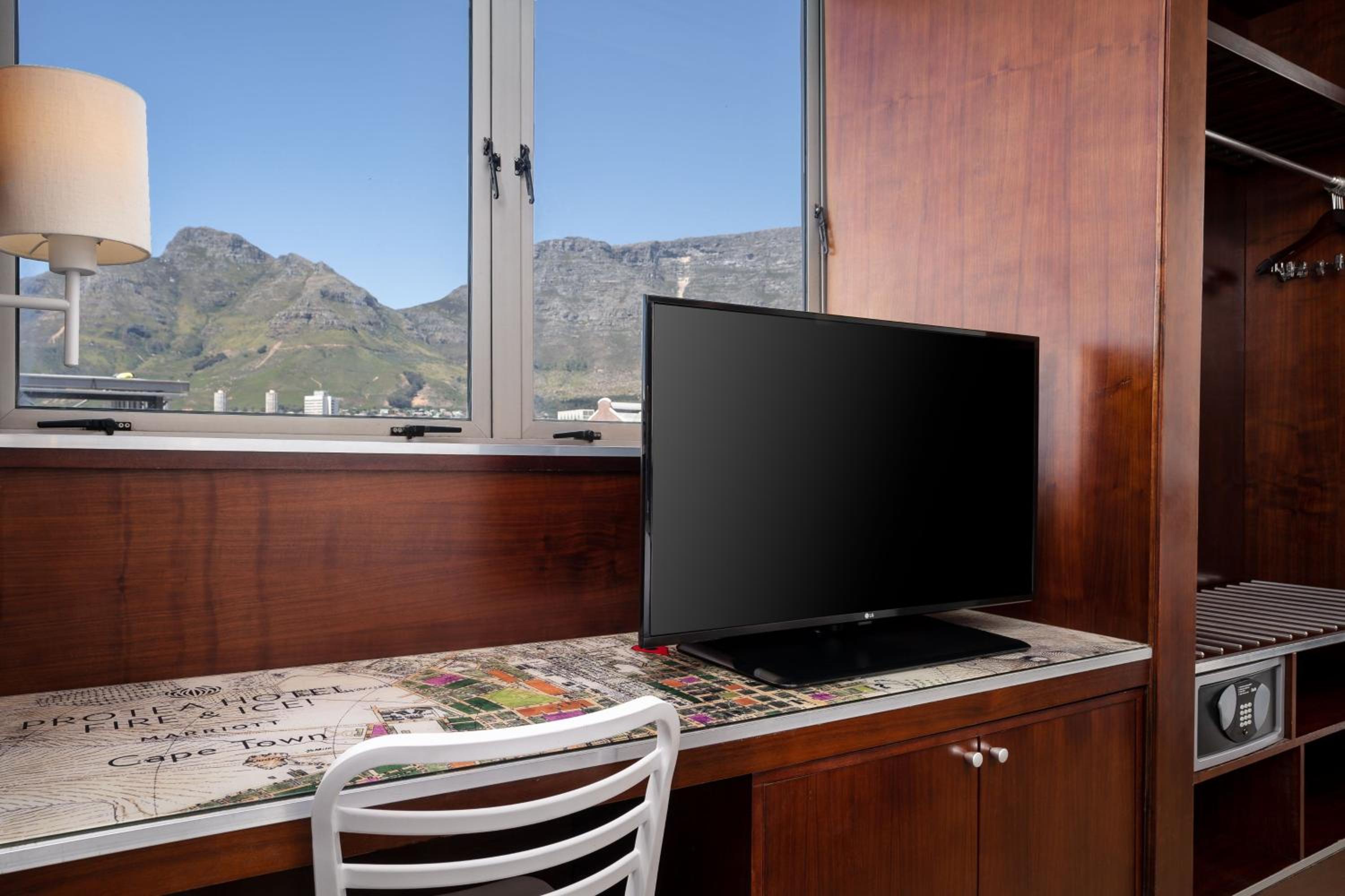 Larger Guest Room with Mountain View - Photo 4