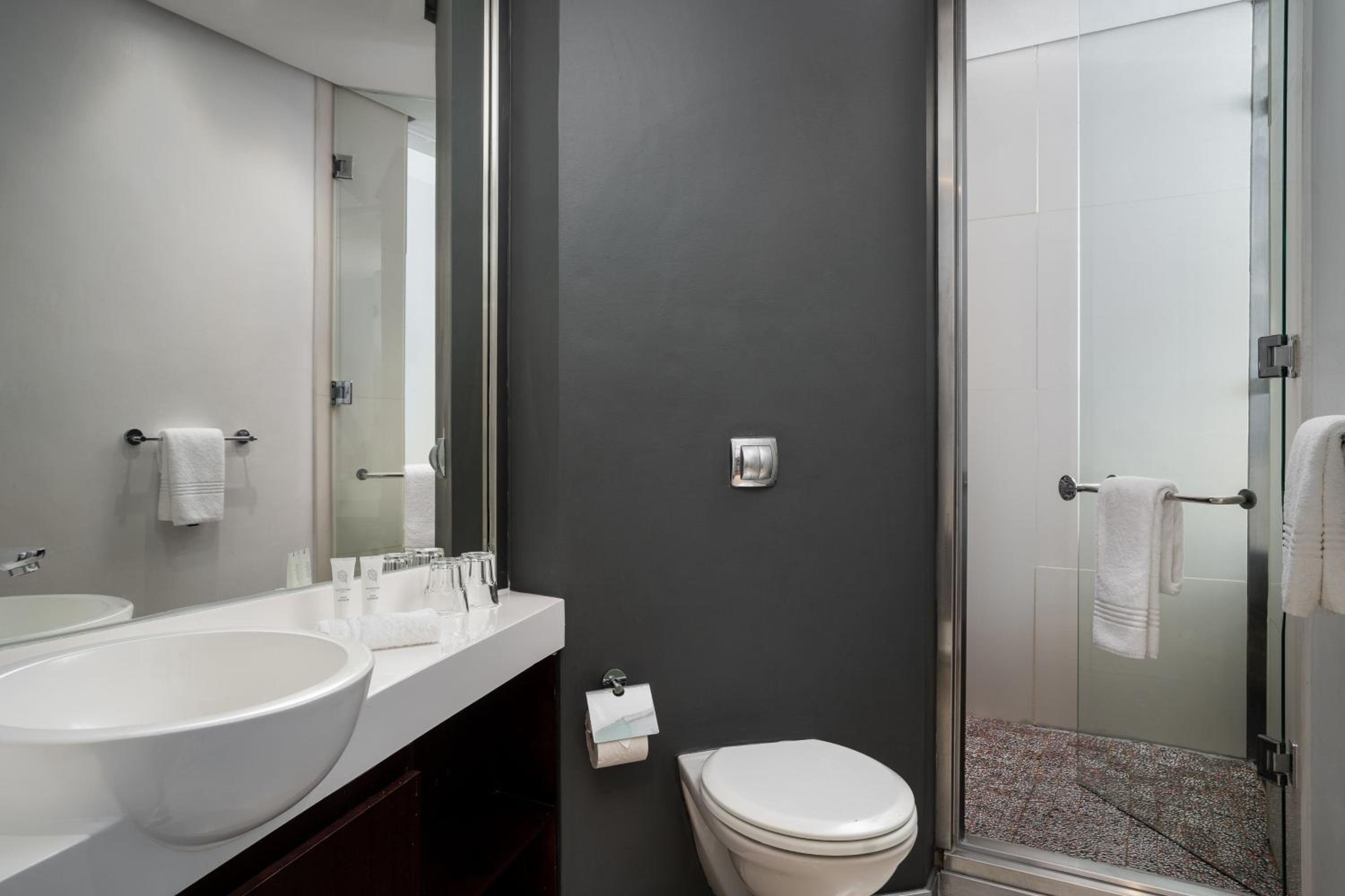 Larger Guest Room with Mountain View - Photo 6