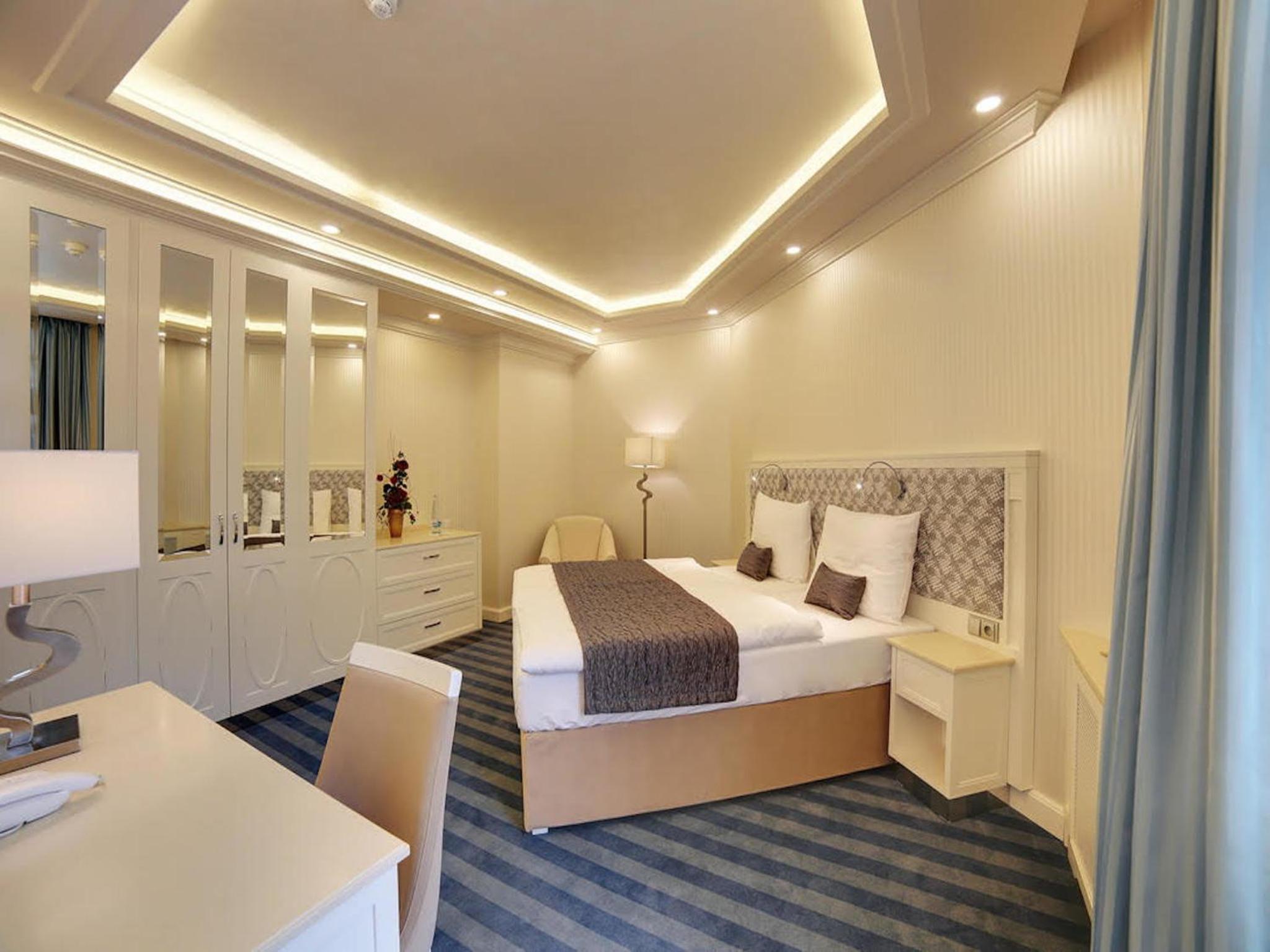 Double Room with Extra Bed photo 1