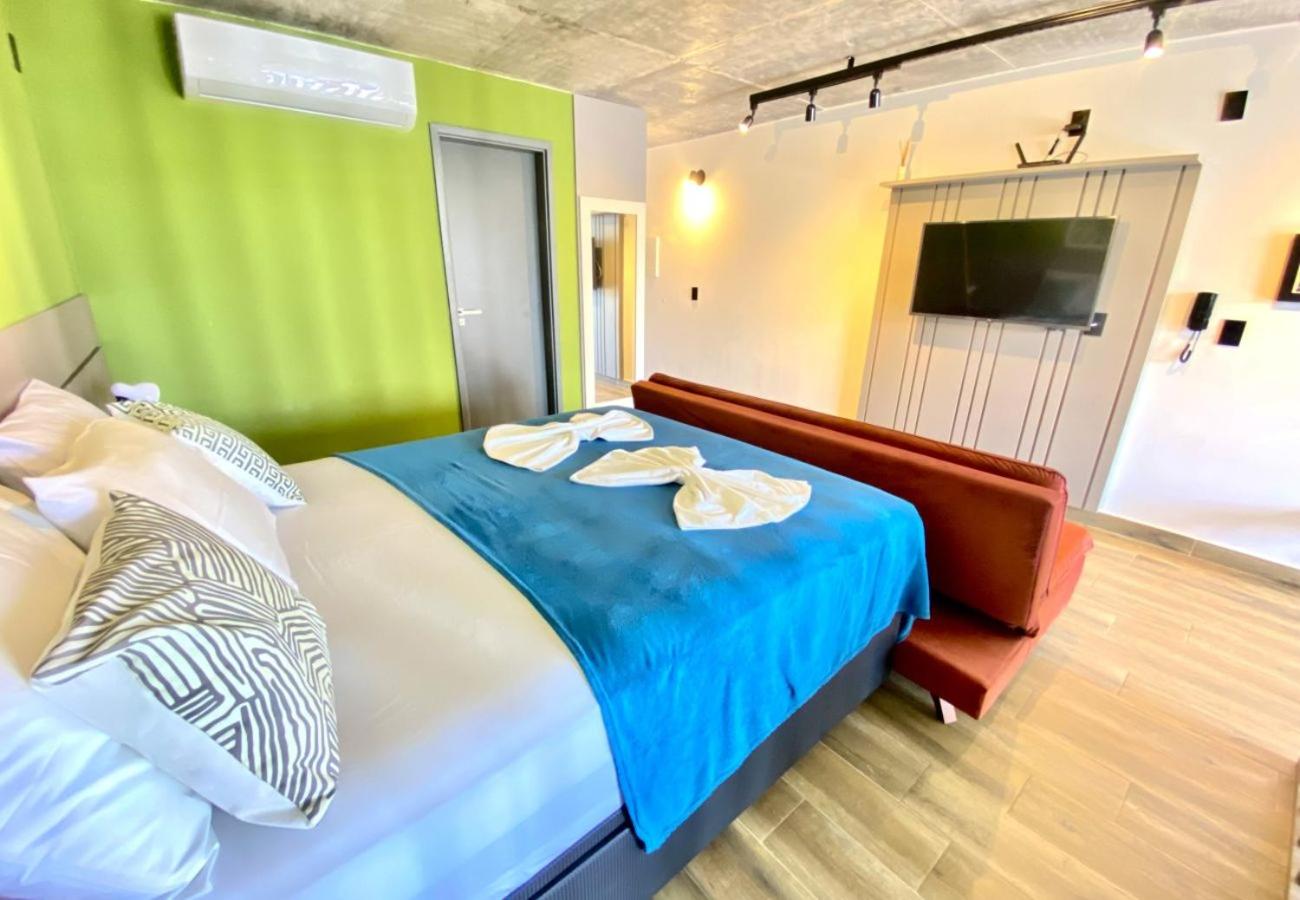Deluxe Apartment