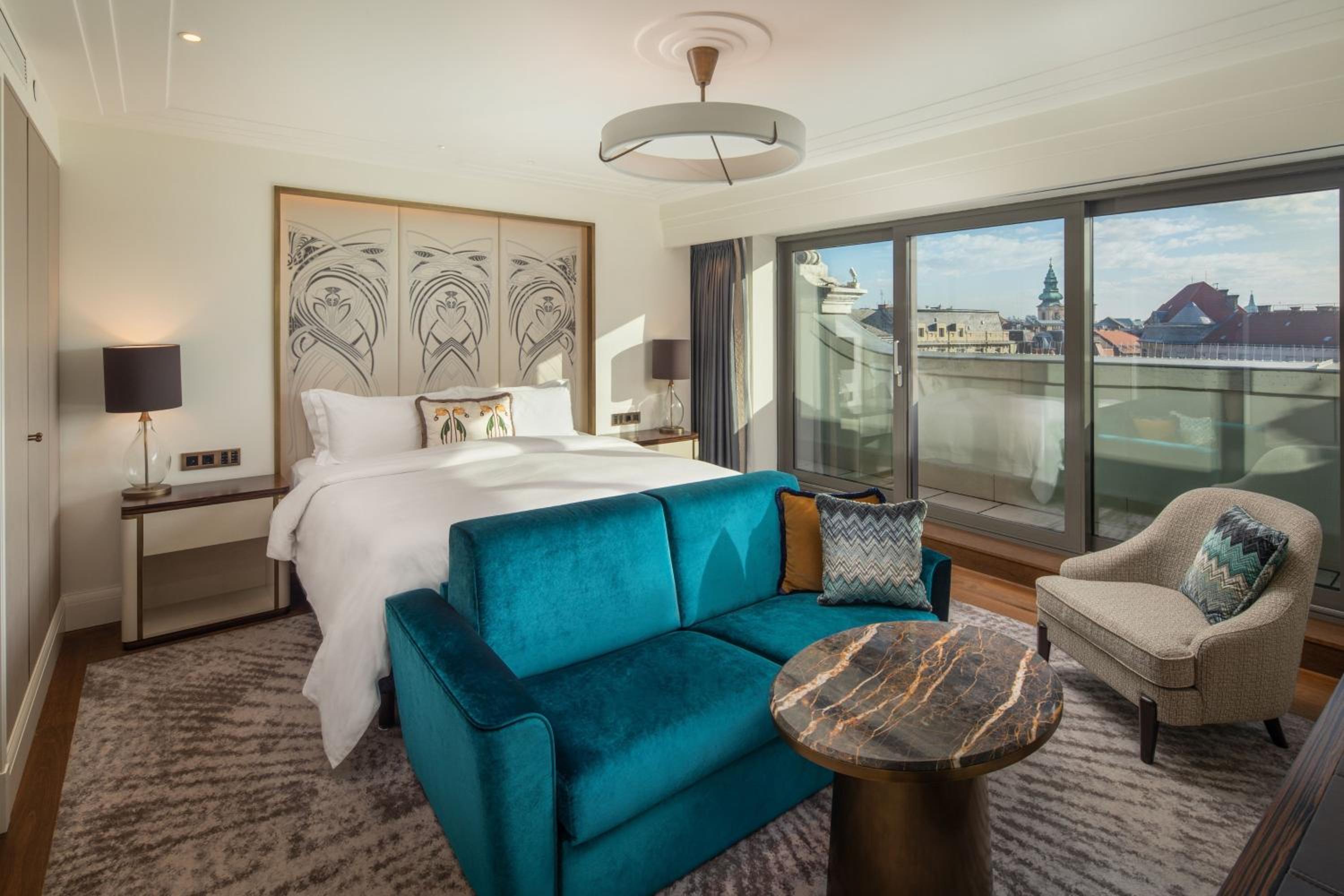 King Room with Balcony - City View thumbnail 5