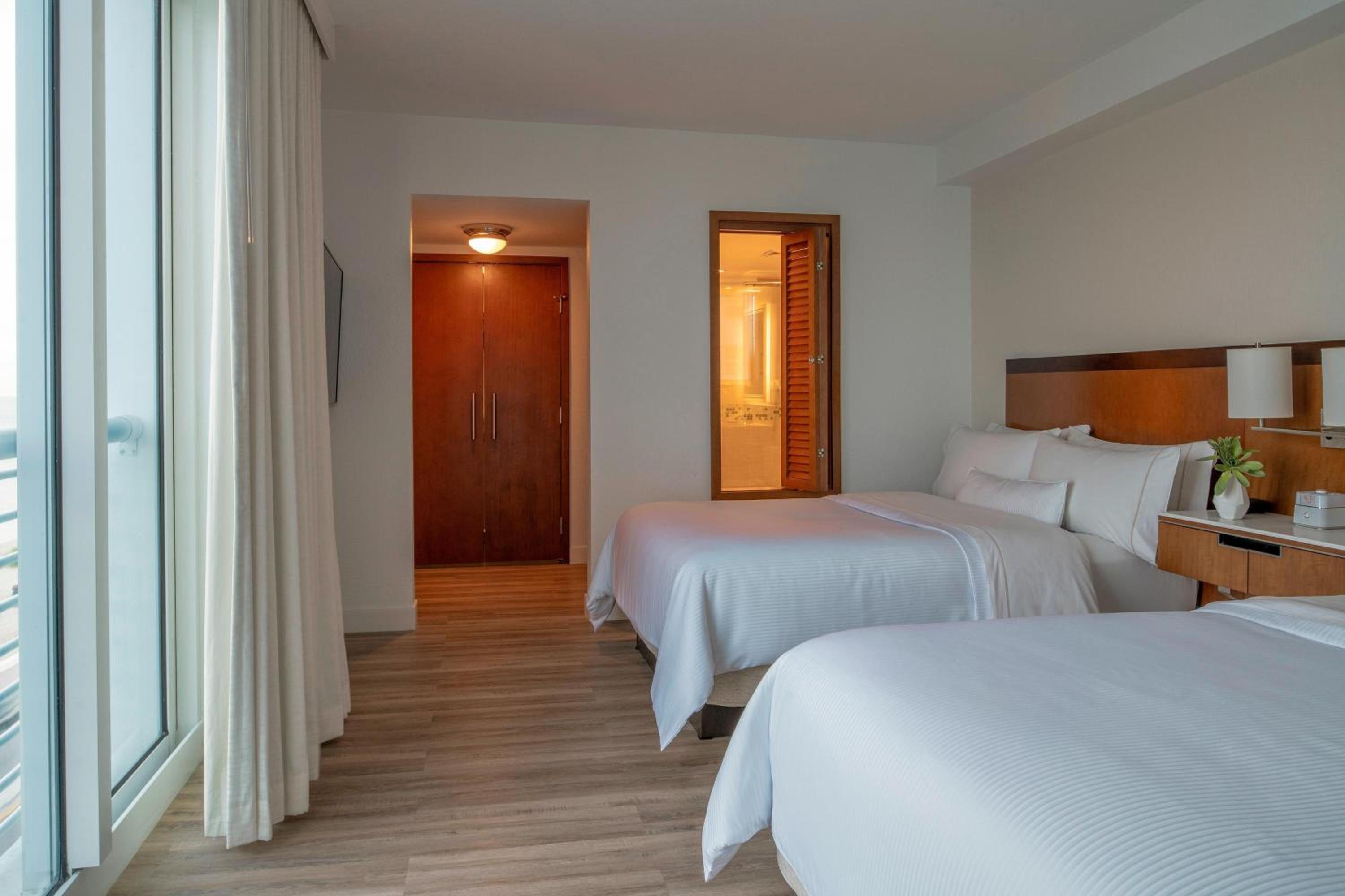 1 Bedroom Executive Suite, 2 Double, Ocean view, Corner room