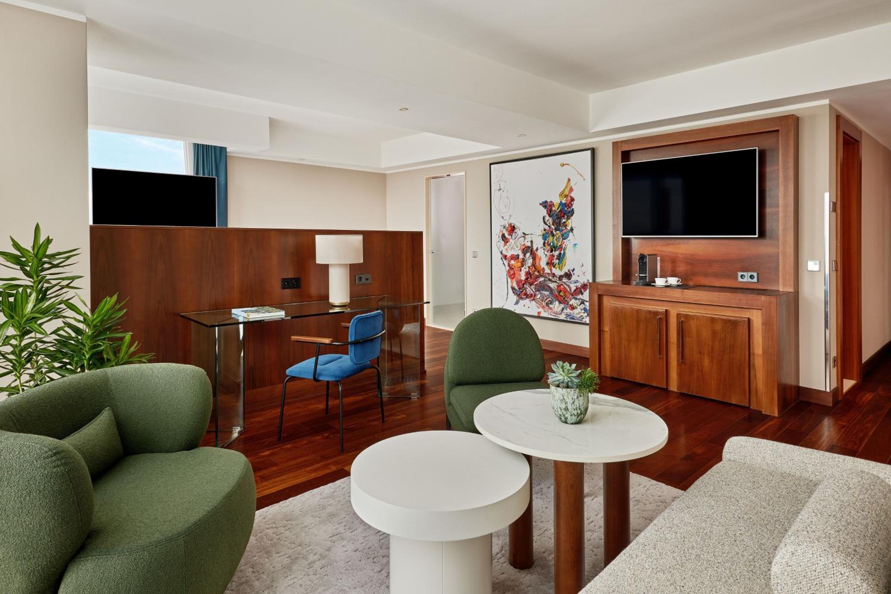 Panoramic Suite - Photo 3