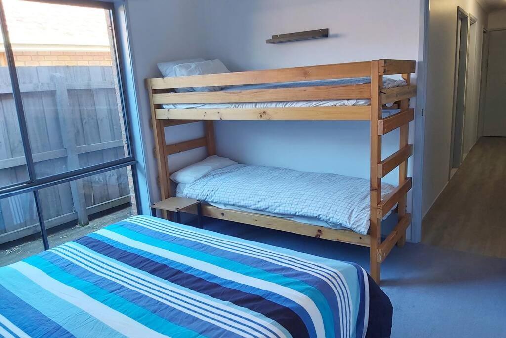 Three-Bedroom House photo 3