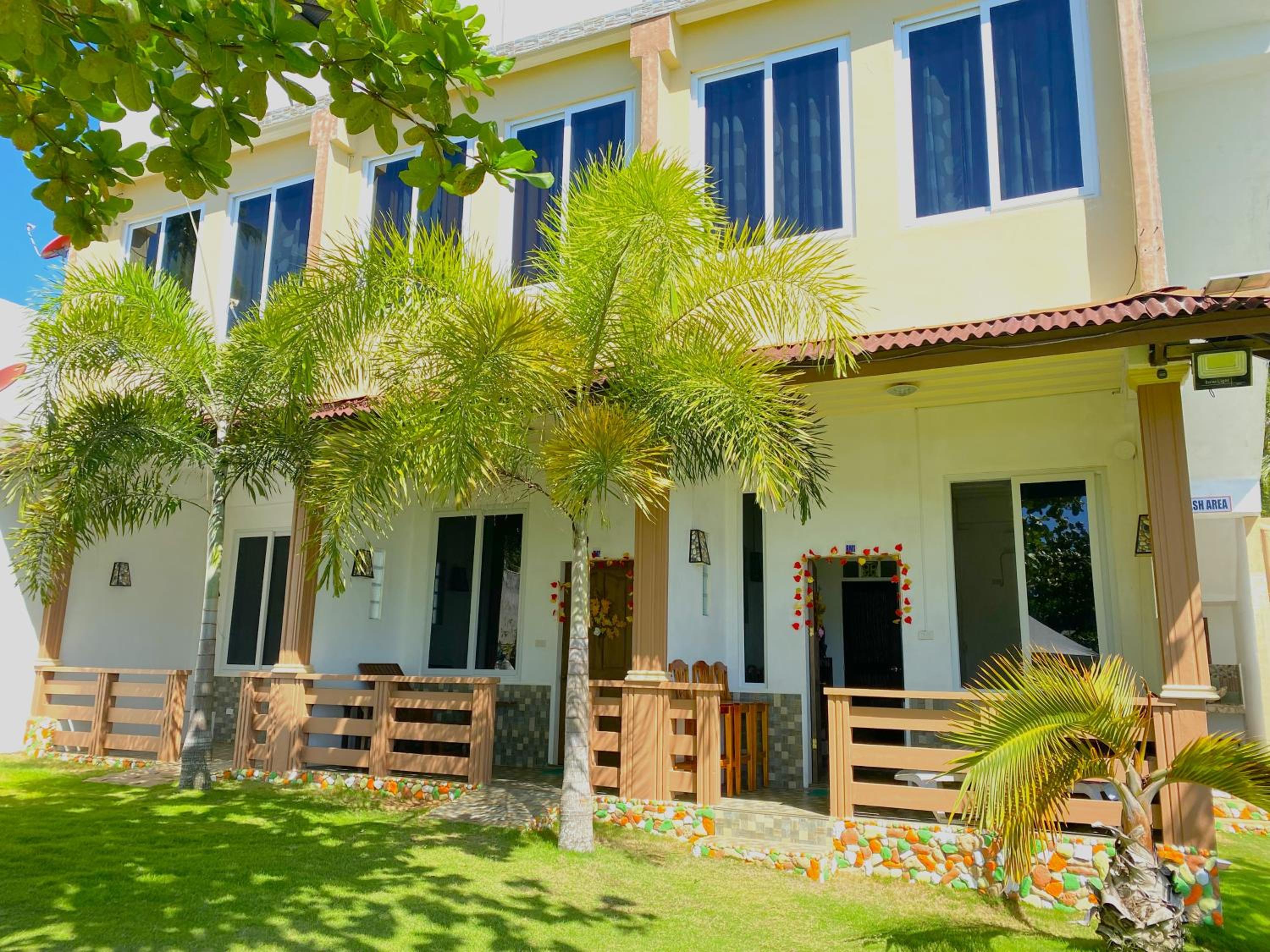 Deluxe Double Room with Balcony - Photo 15