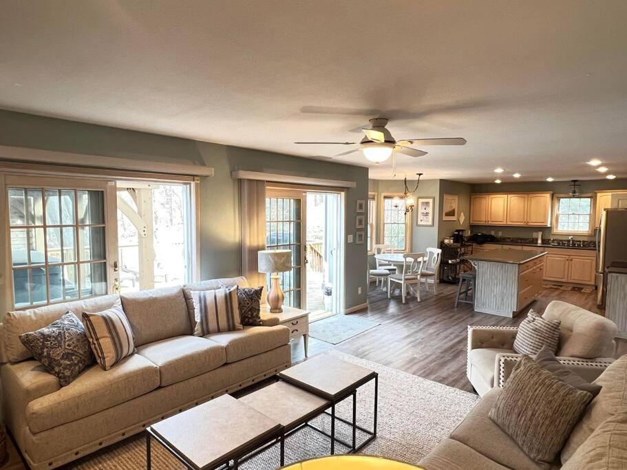 Six-Bedroom House photo 1
