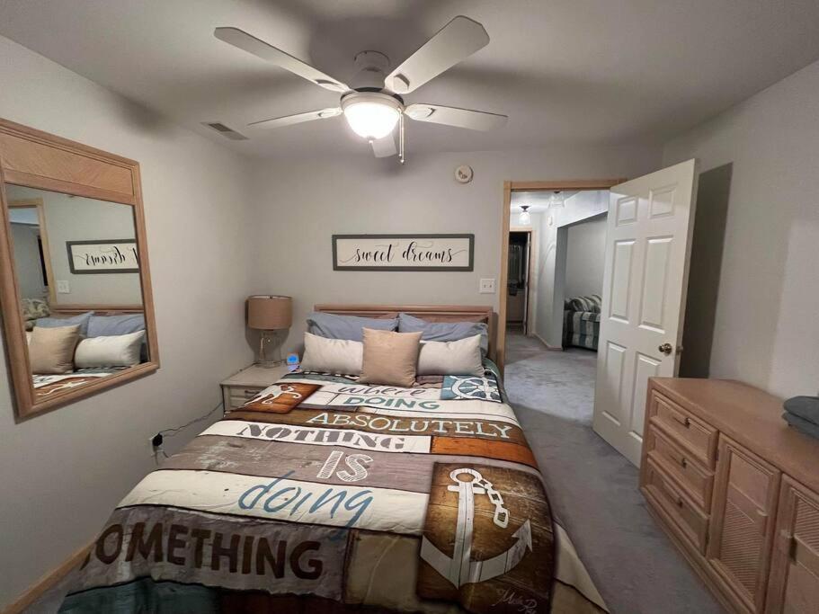 Six-Bedroom House photo 2