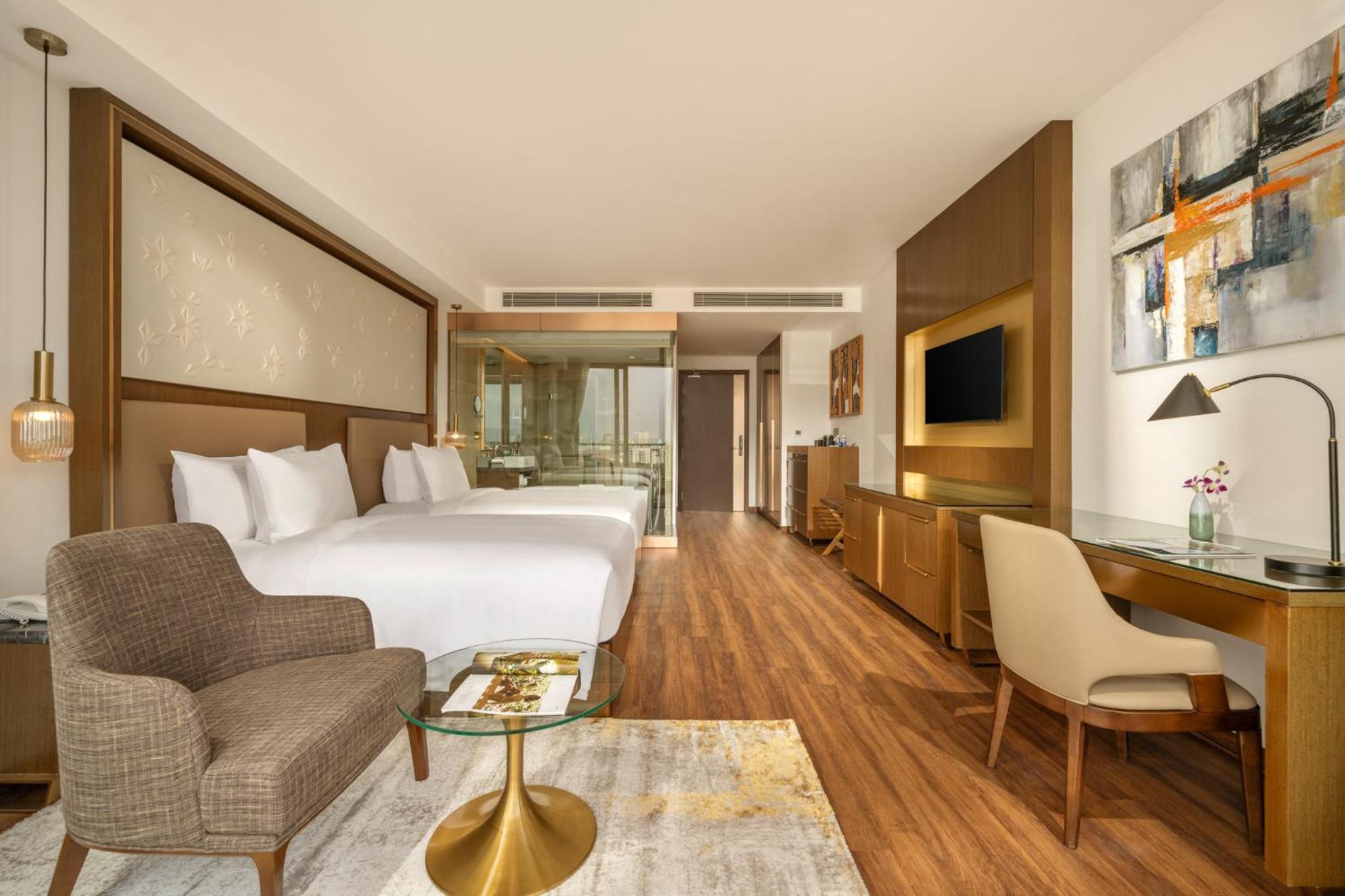 Deluxe Twin Room with Balcony and Bathtub - Photo 1