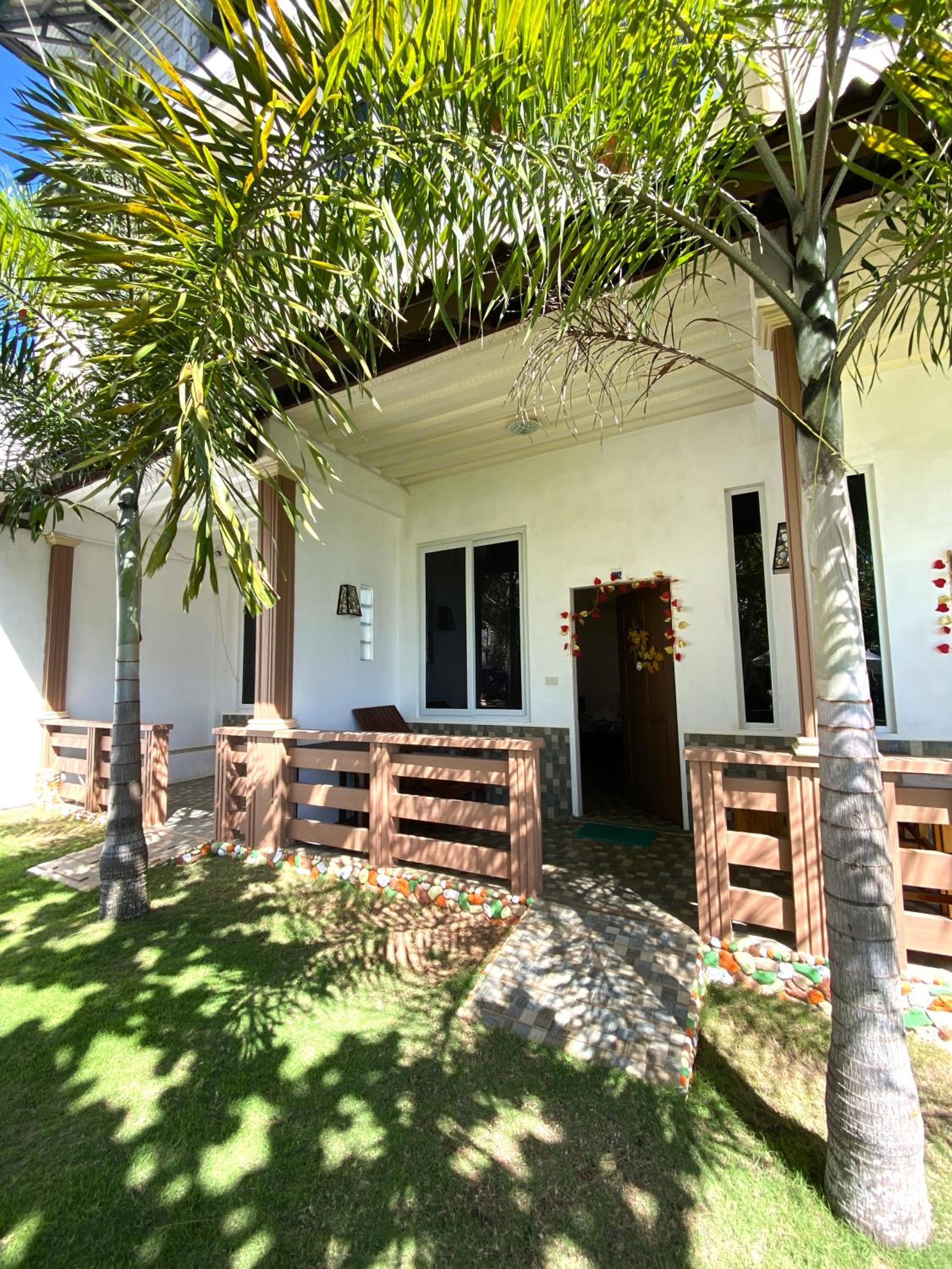 Deluxe Double Room with Balcony - Photo 10