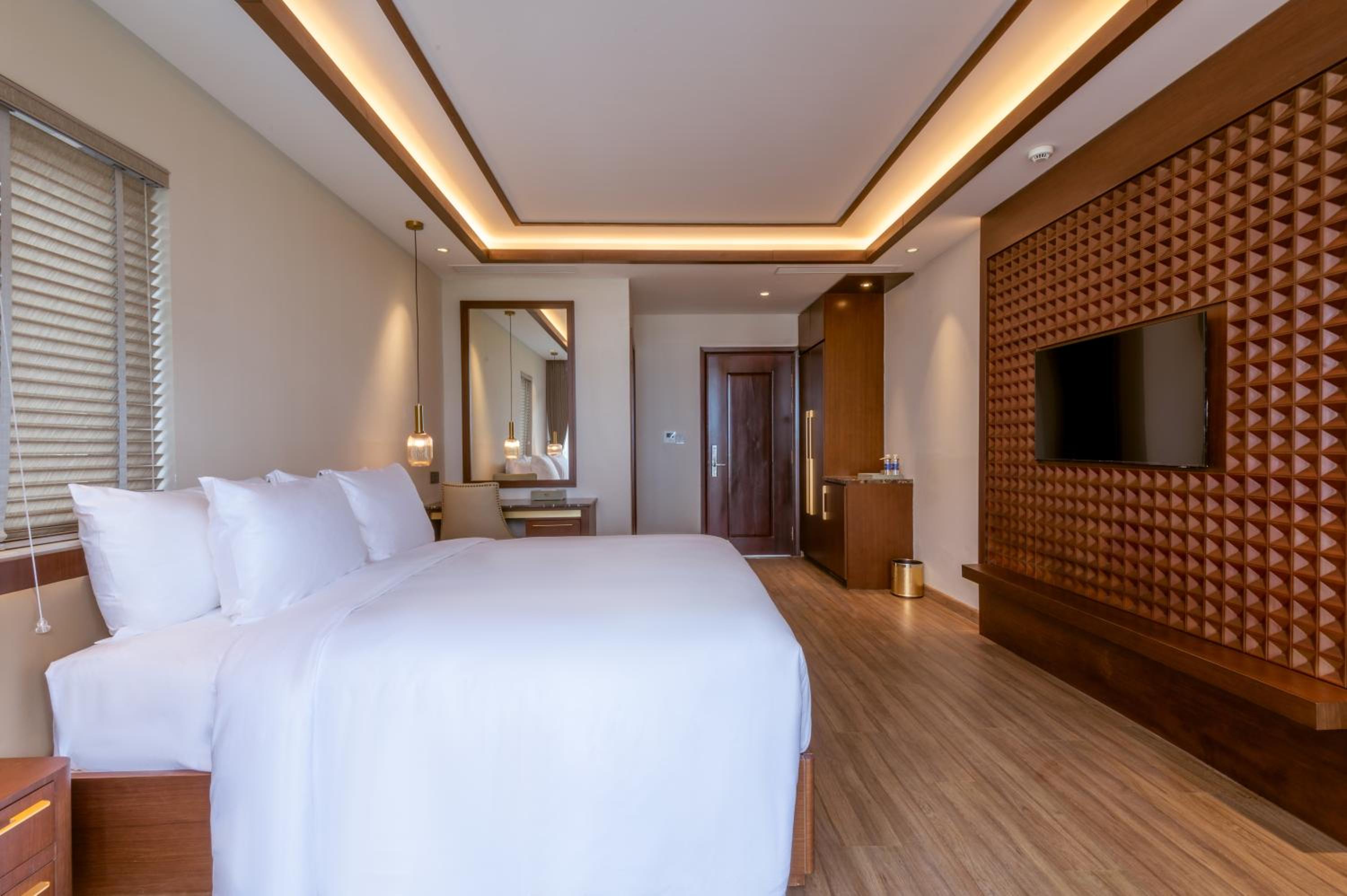 Three-Bedroom Villa with Private Pool - Photo 7