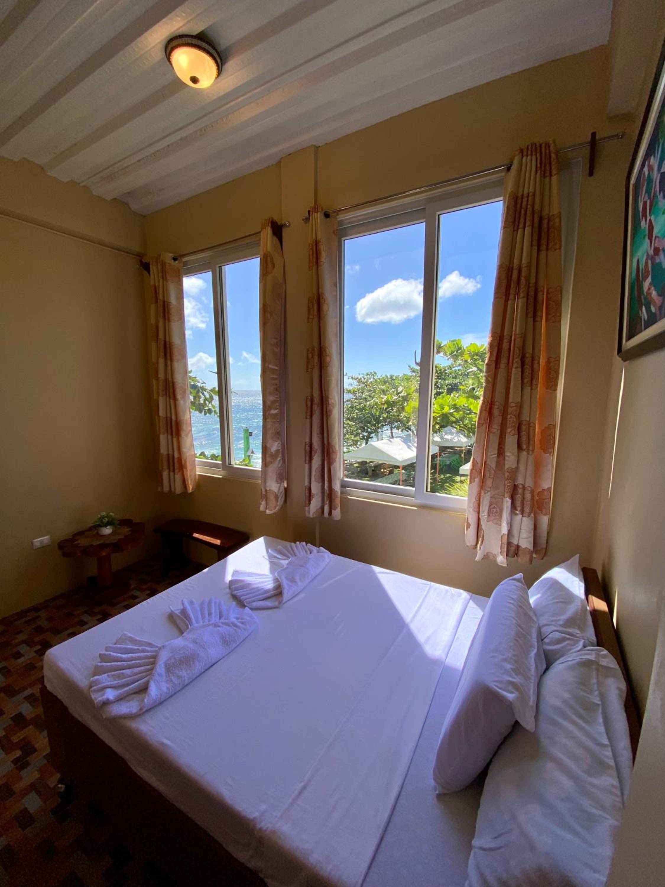 Deluxe Family Room - Photo 11