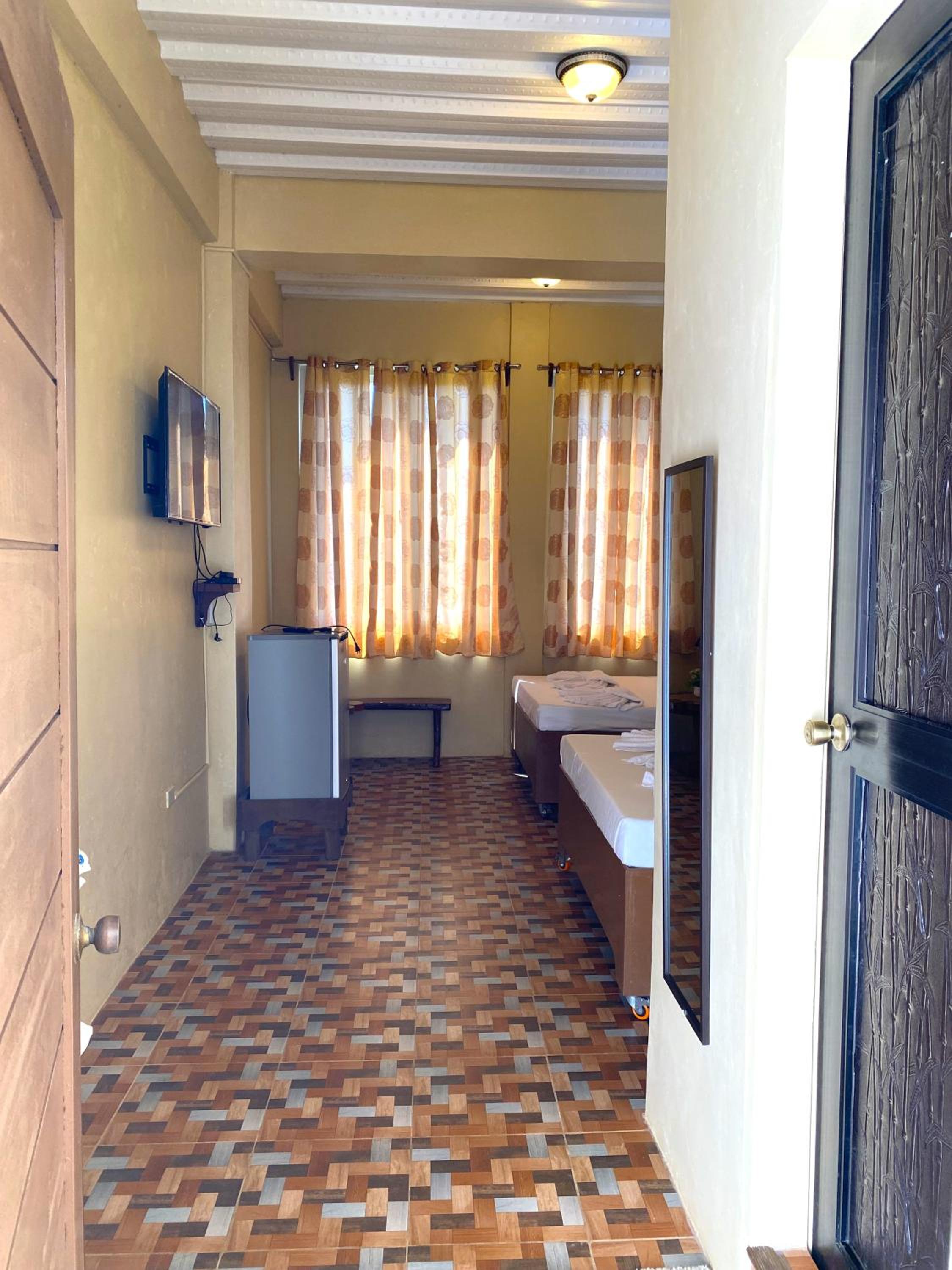 Deluxe Family Room - Photo 8