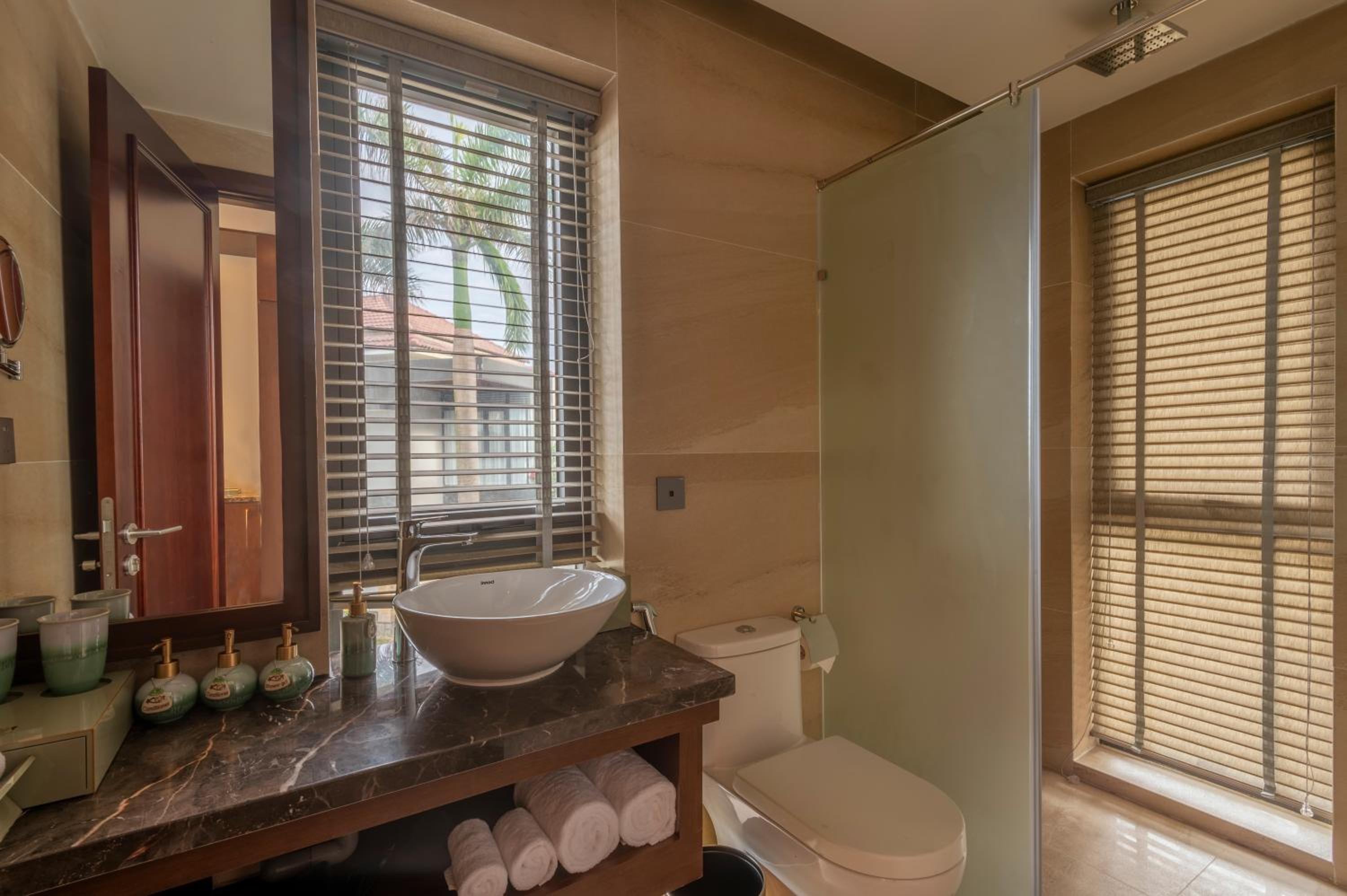 Three-Bedroom Villa with Private Pool - Photo 5