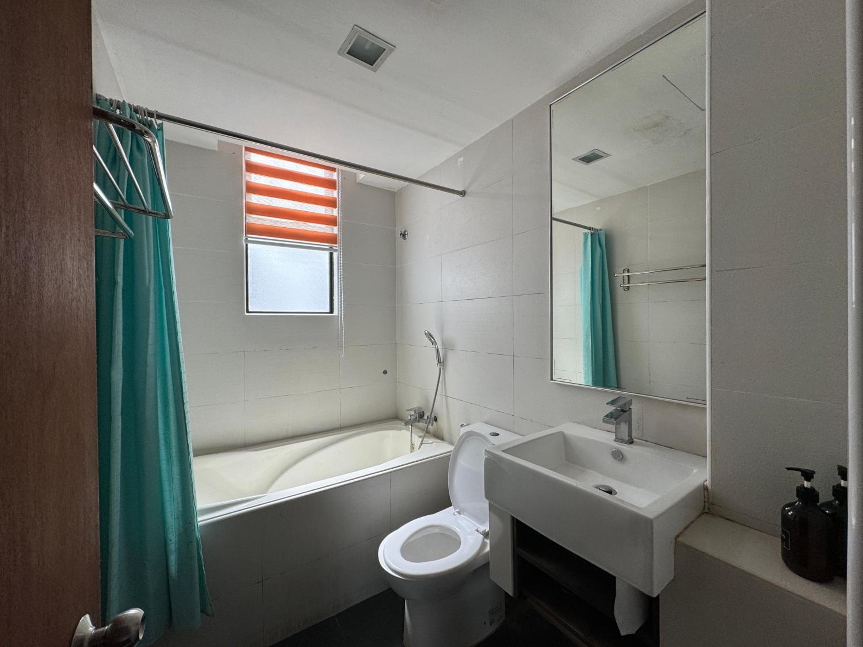 Studio Apartment with King Bed photo 3