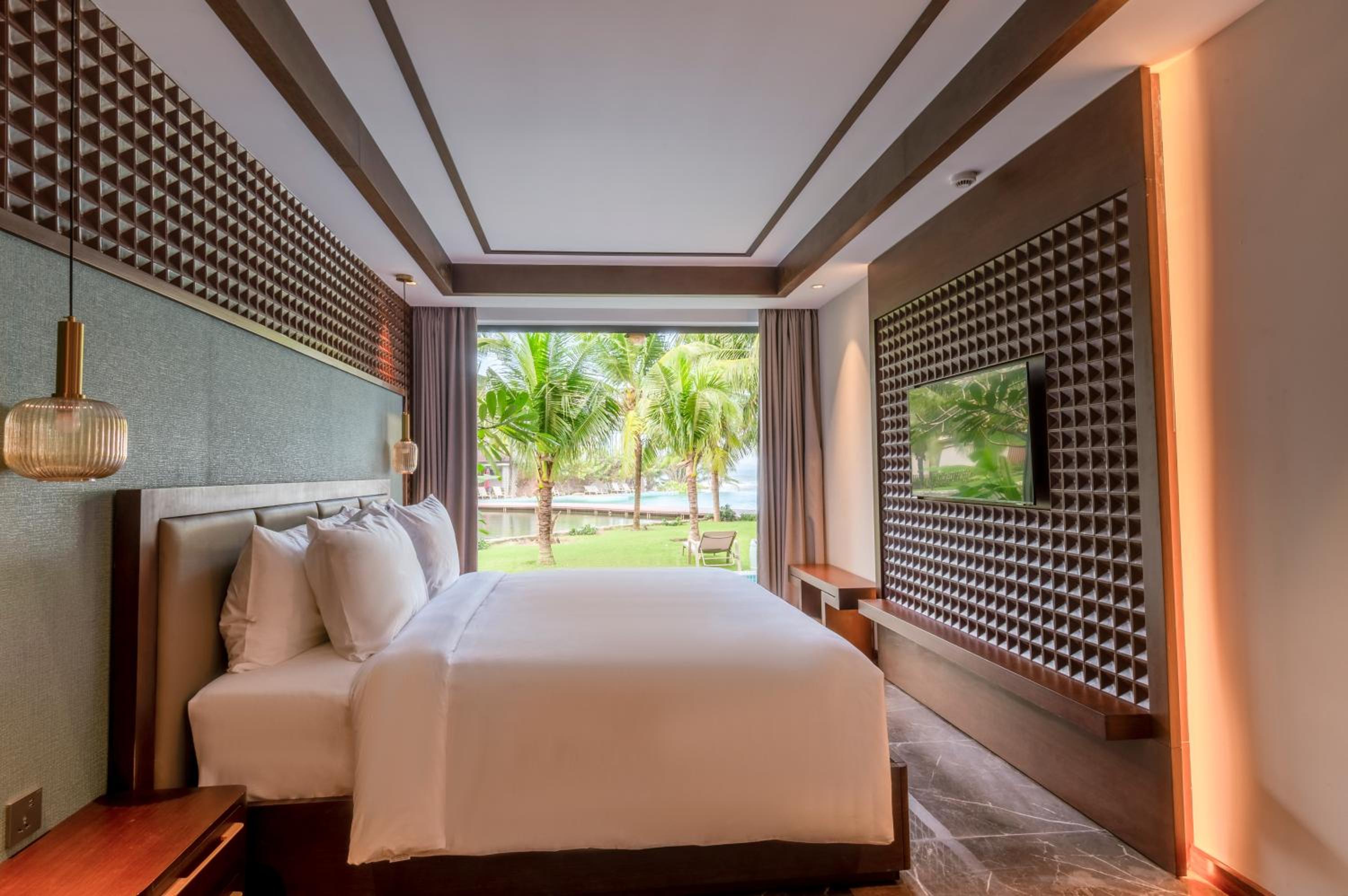 Three-Bedroom Villa with Private Pool - Photo 8