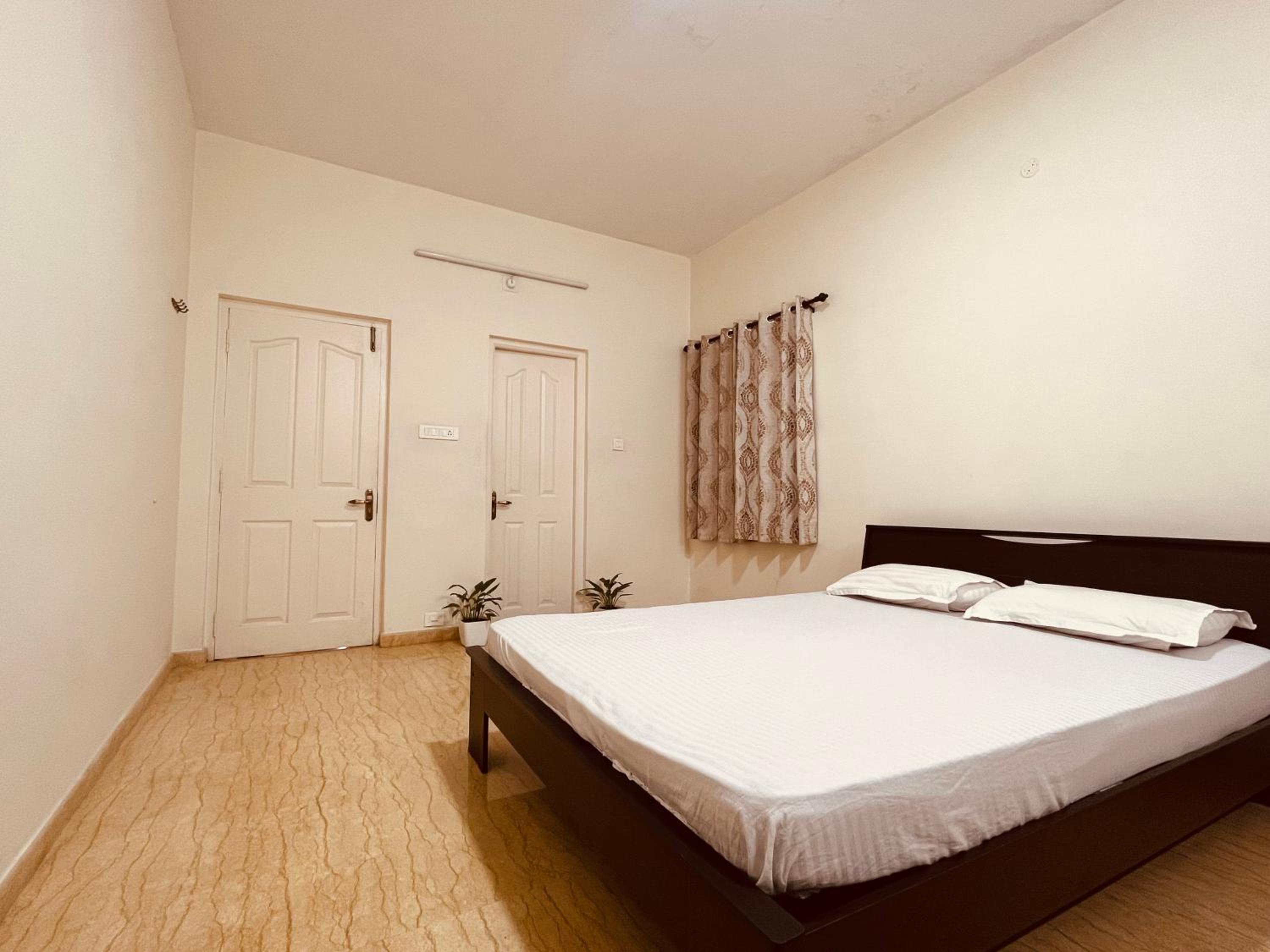 Three-Bedroom Apartment photo 1