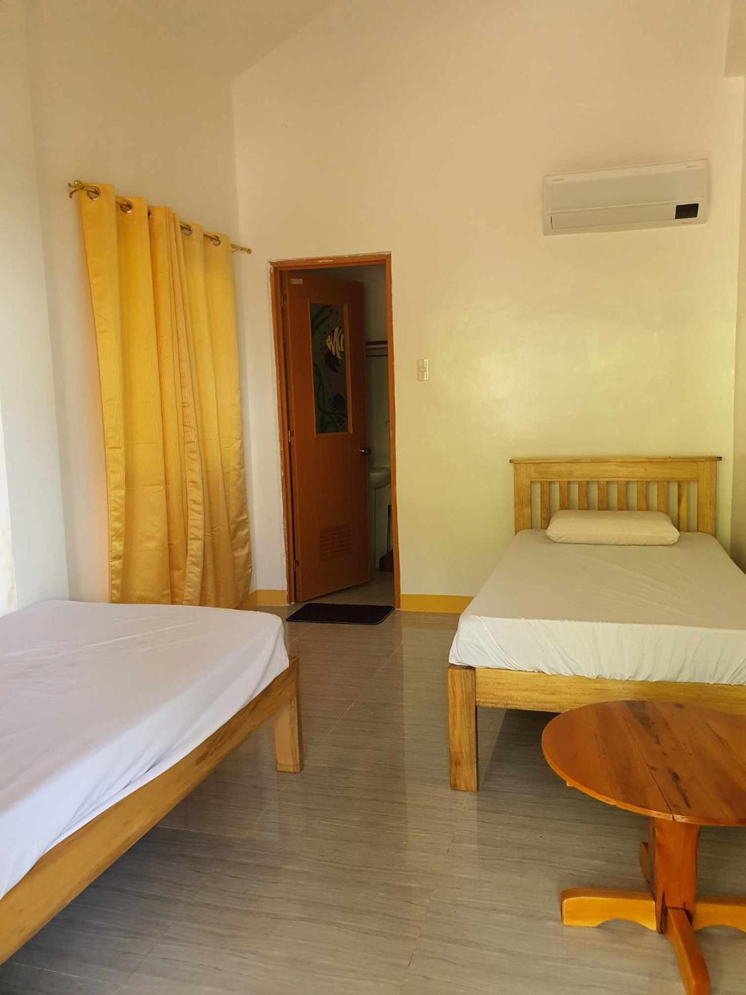 Twin Room with Private Bathroom photo 2