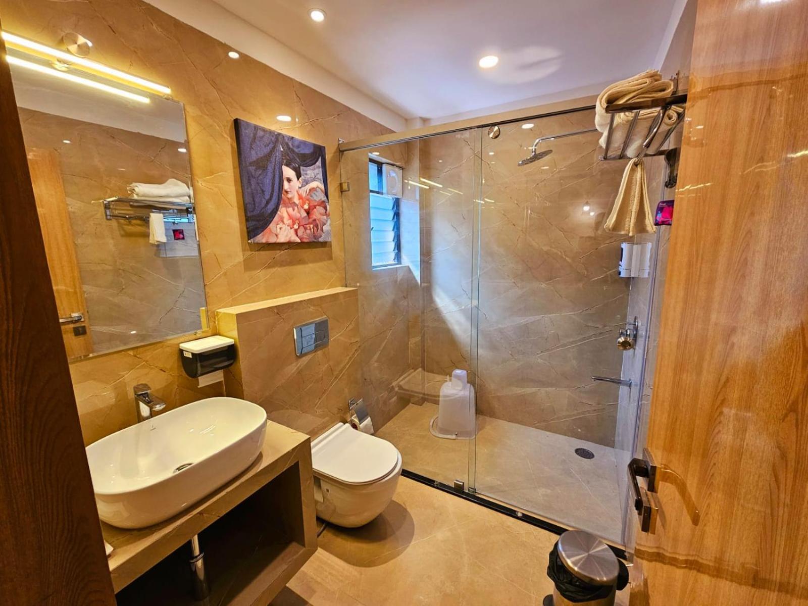 Suite - Photo 2
