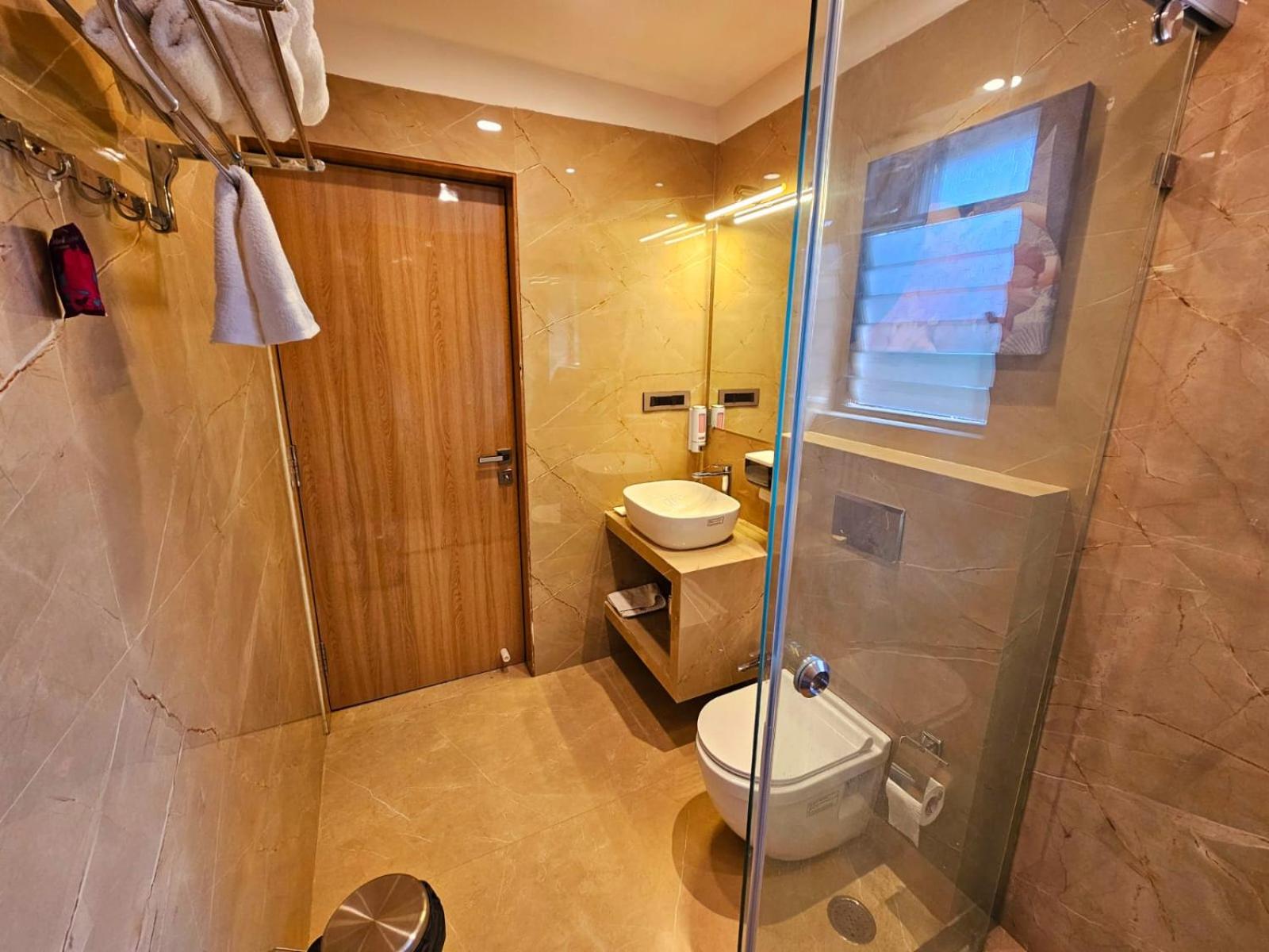 Suite - Photo 3