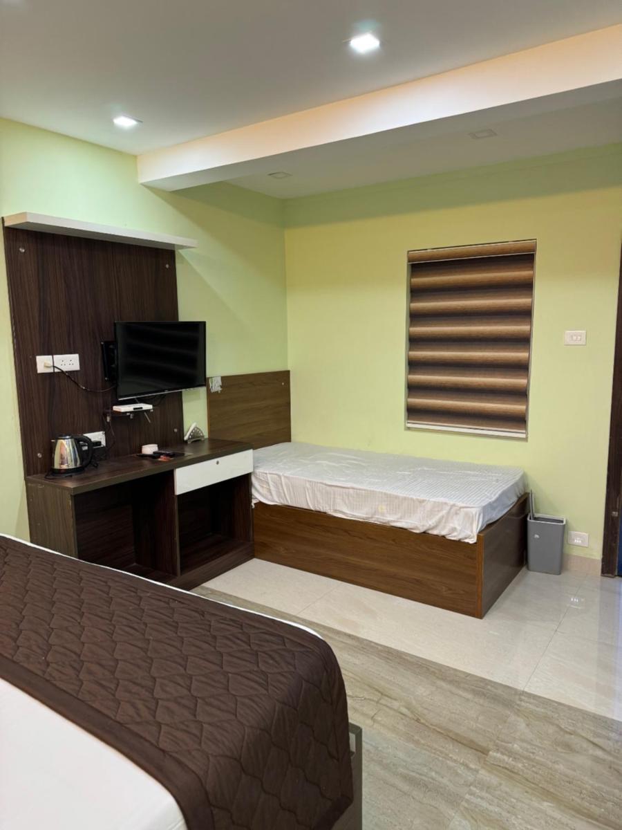 Double Room with Balcony (2 Adults + 1 Child) photo 2