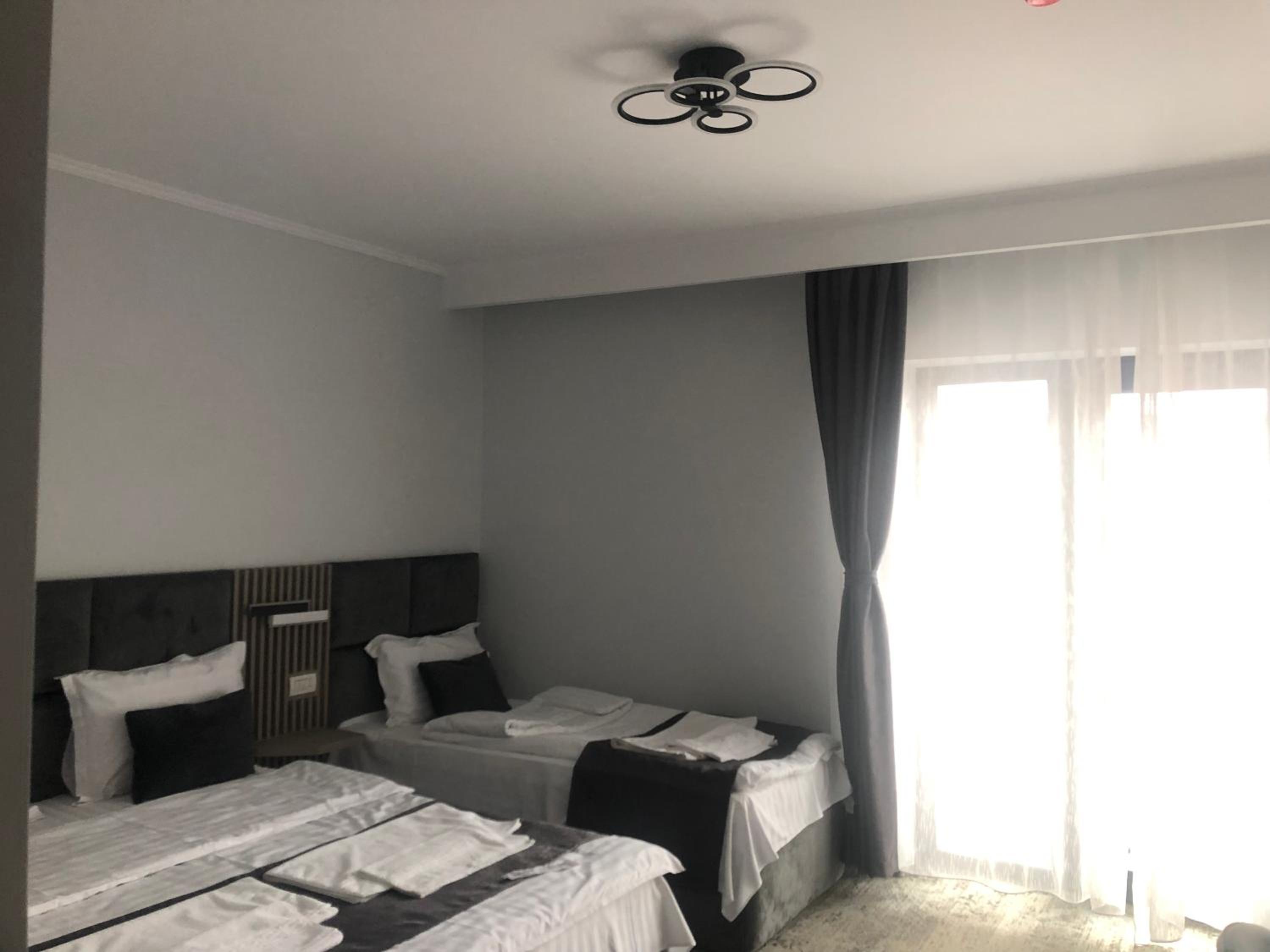 Economy Triple Room photo 2