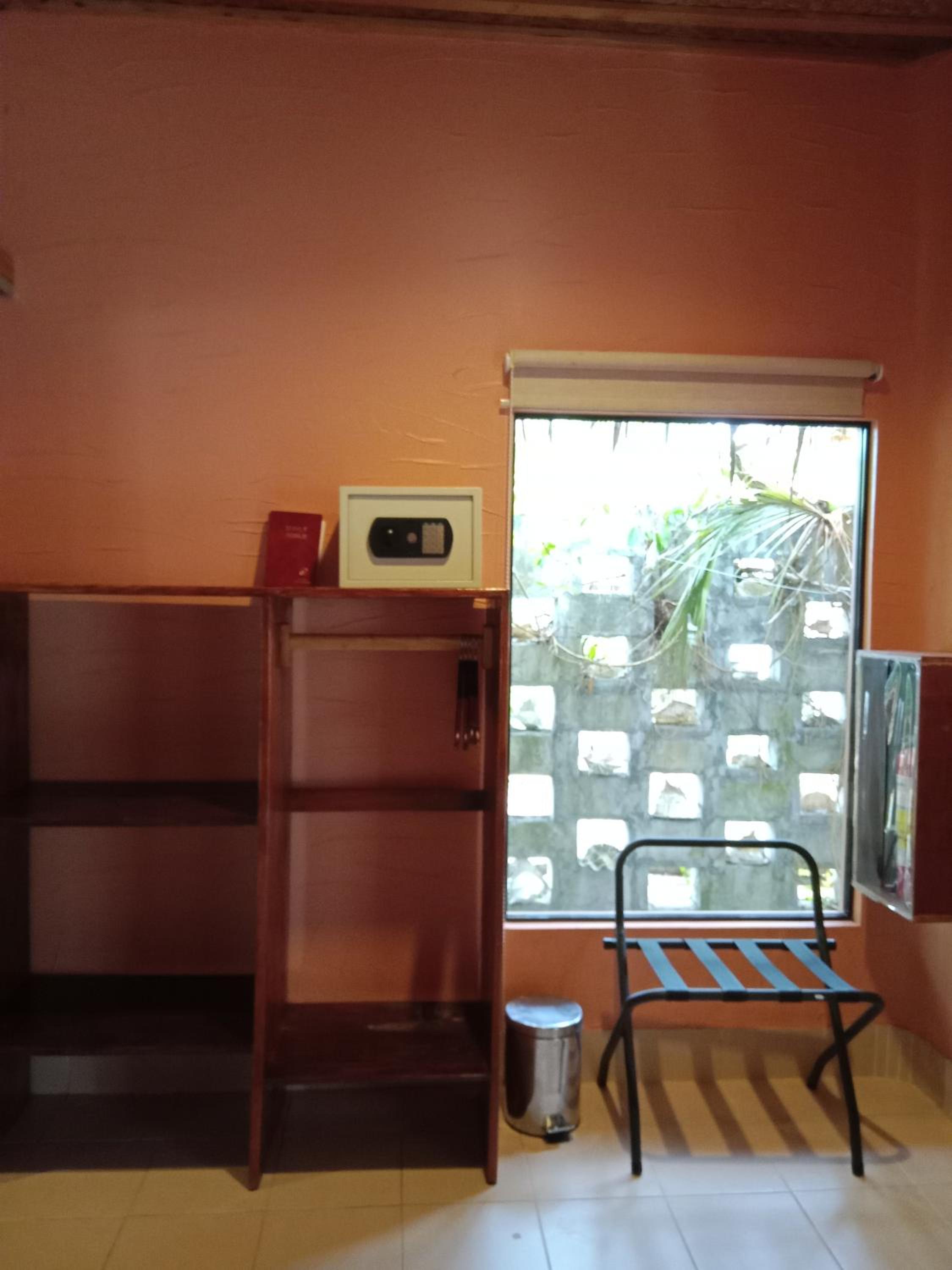 Deluxe Double Room with Shower - Photo 4