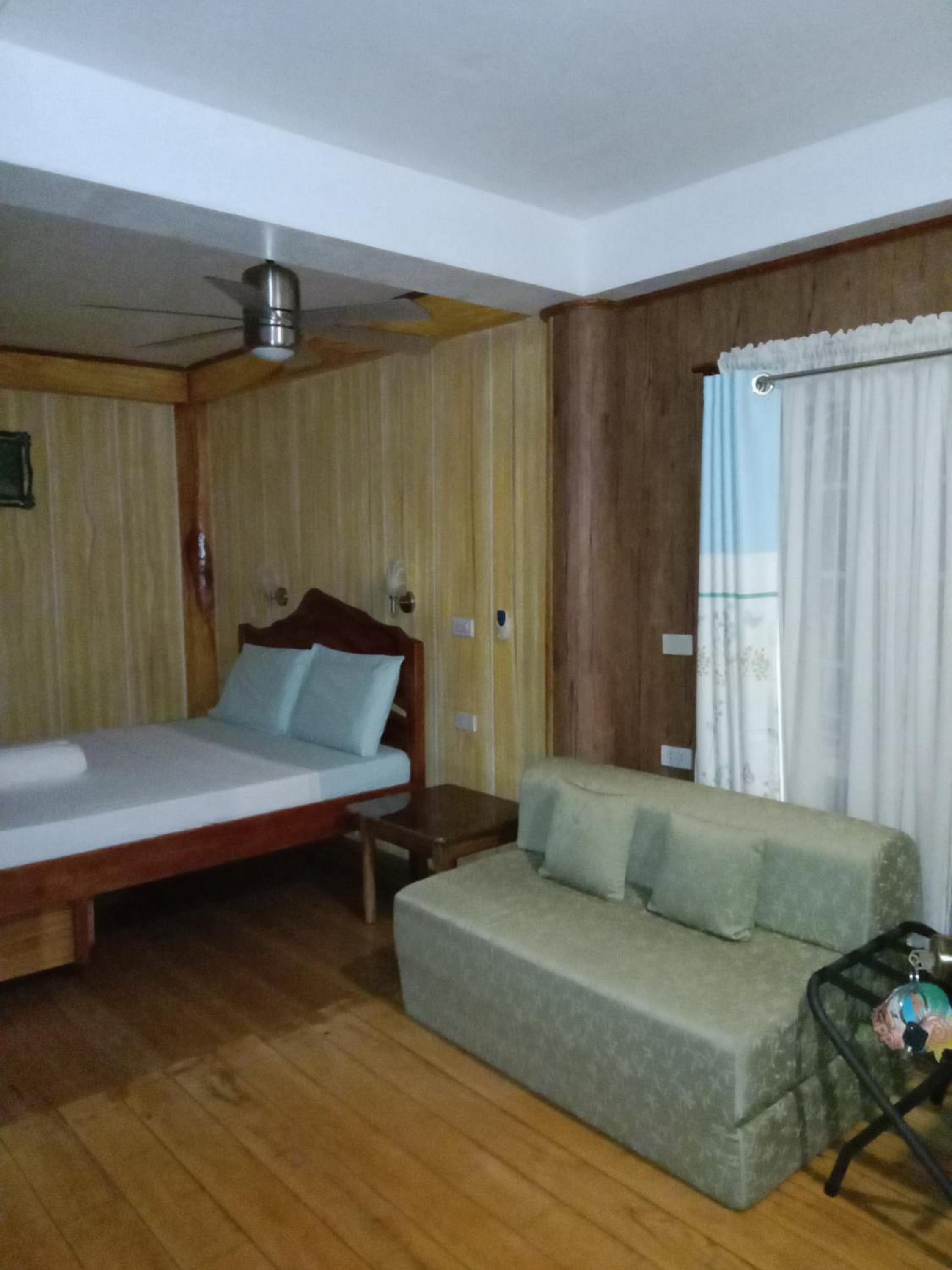 Deluxe Queen Room - Photo 1