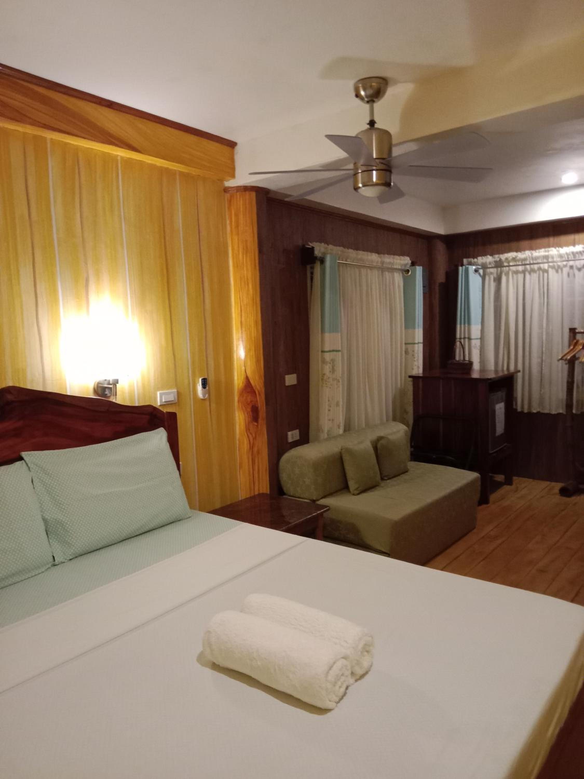 Deluxe Queen Room - Photo 4