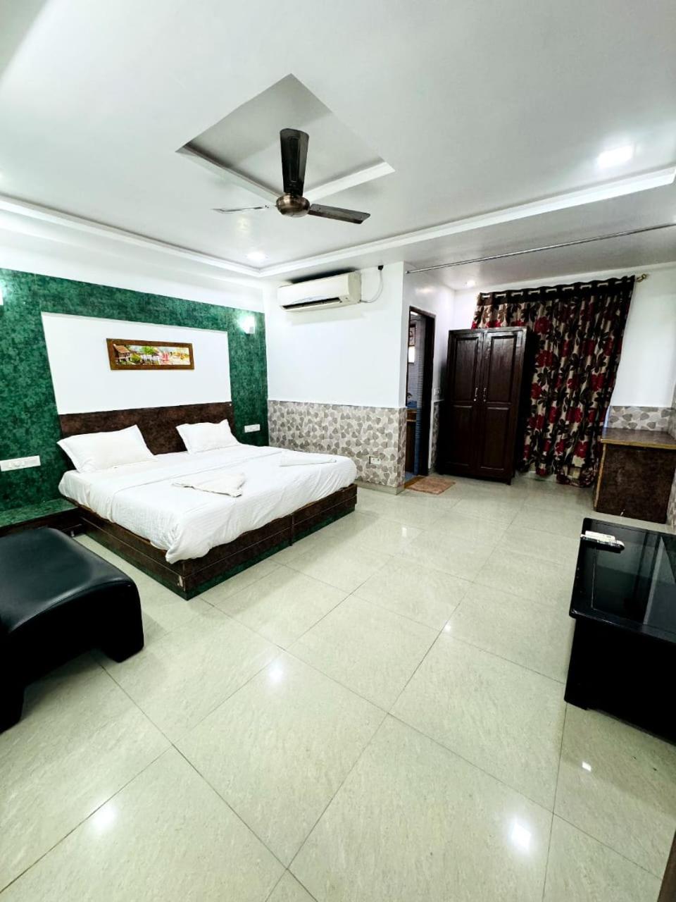 Deluxe Suite - Photo 6