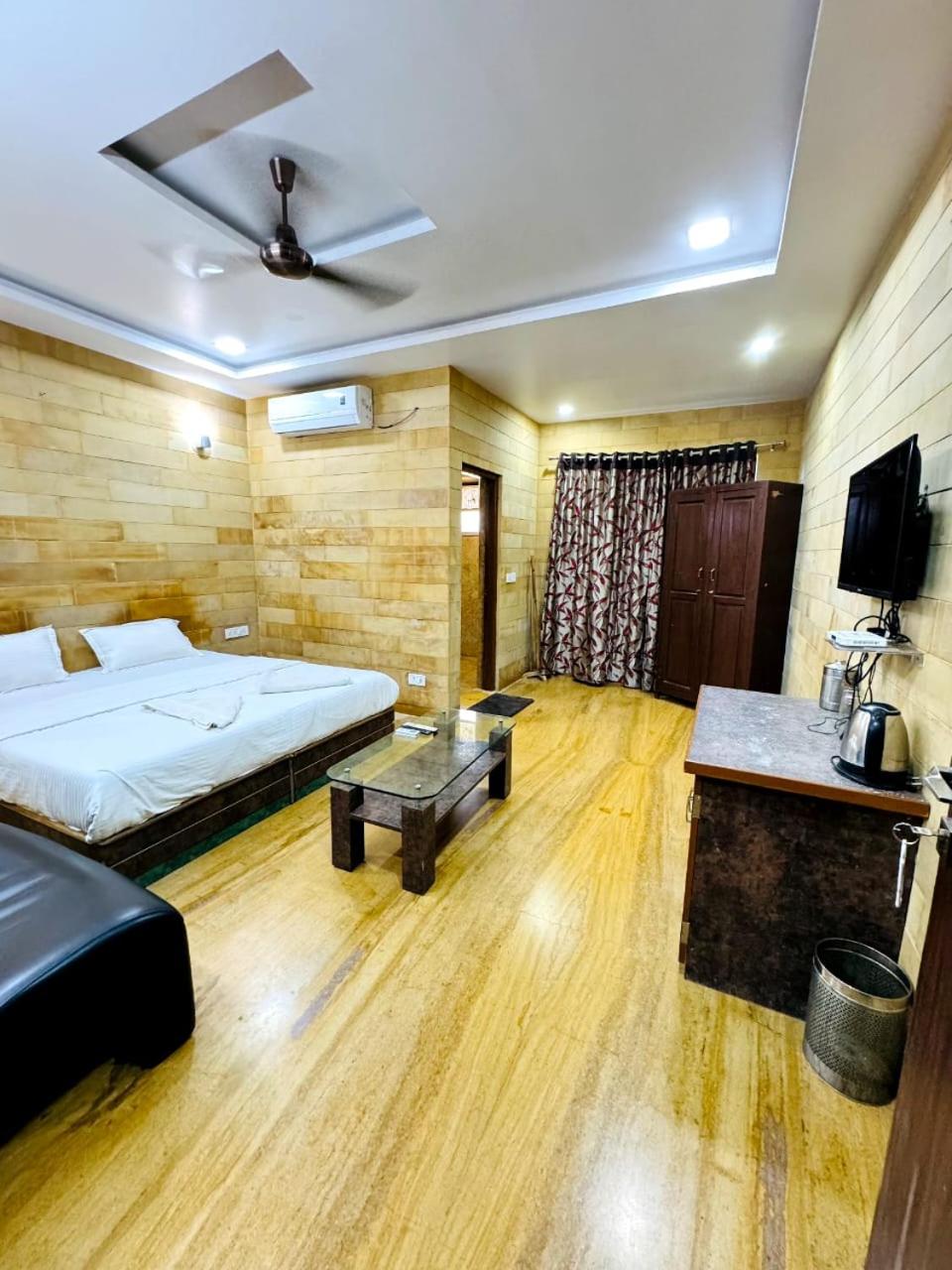 Deluxe Suite - Photo 2