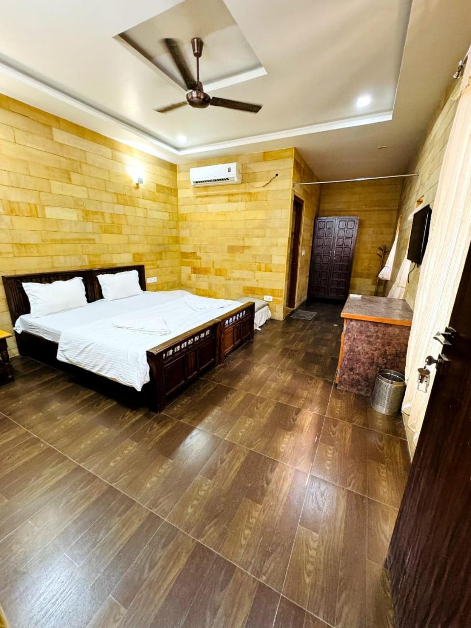 Deluxe Suite - Photo 10