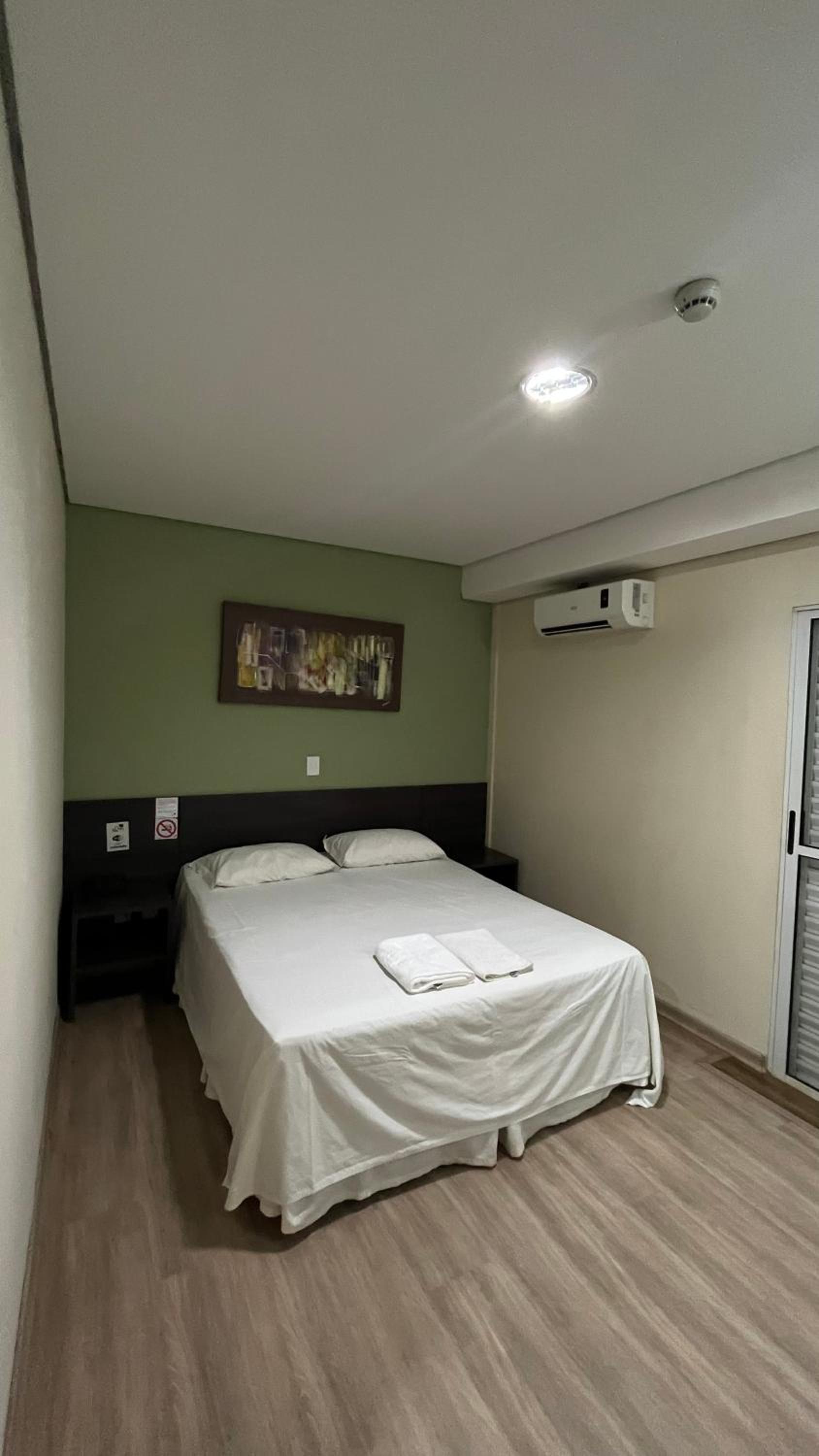 Executive Suite with Queen Bed photo 3