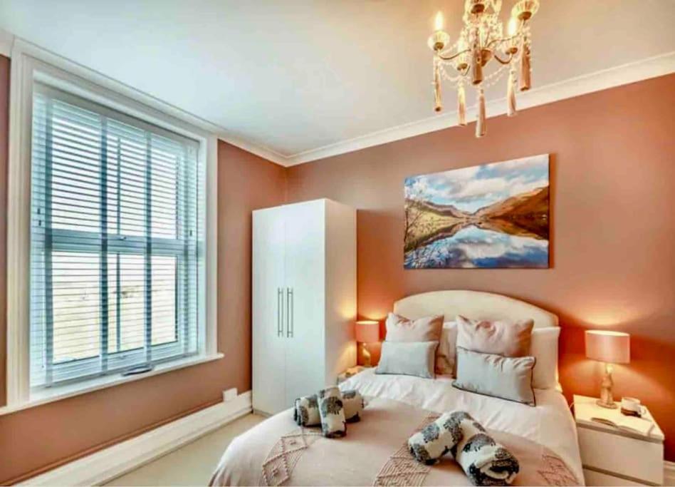 Three-Bedroom House photo 2