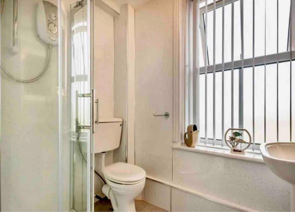 Three-Bedroom House photo 3