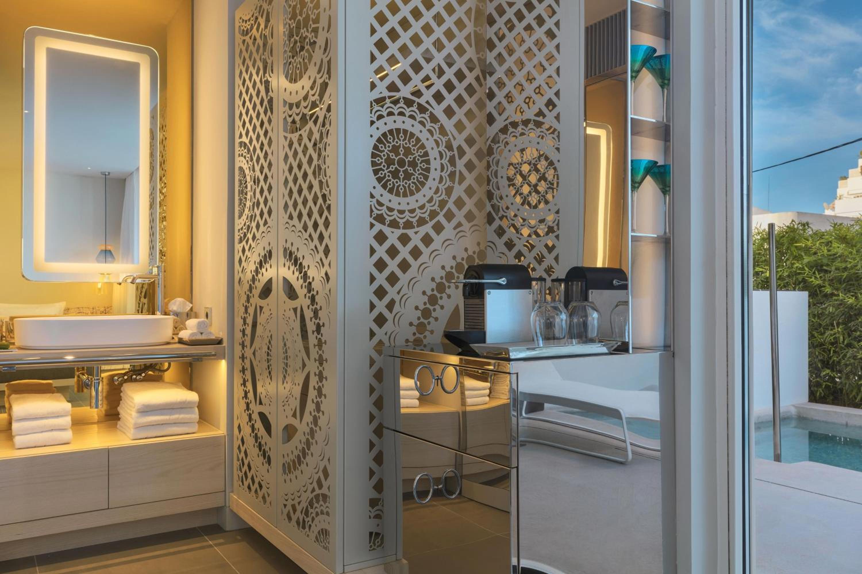 Deluxe Twin Room with Plunge Pool - Photo 4