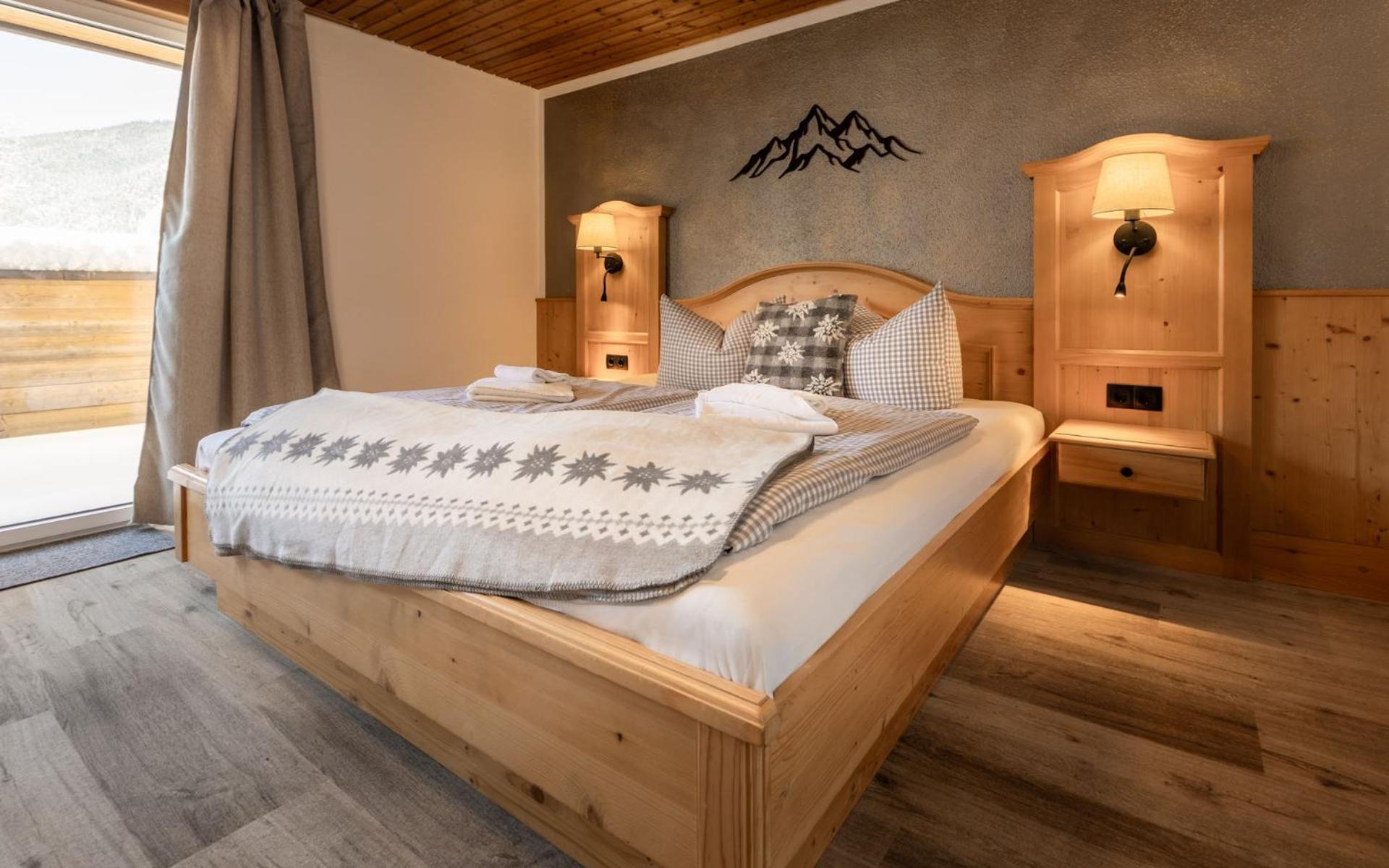 Double Room with Mountain View - Photo 1