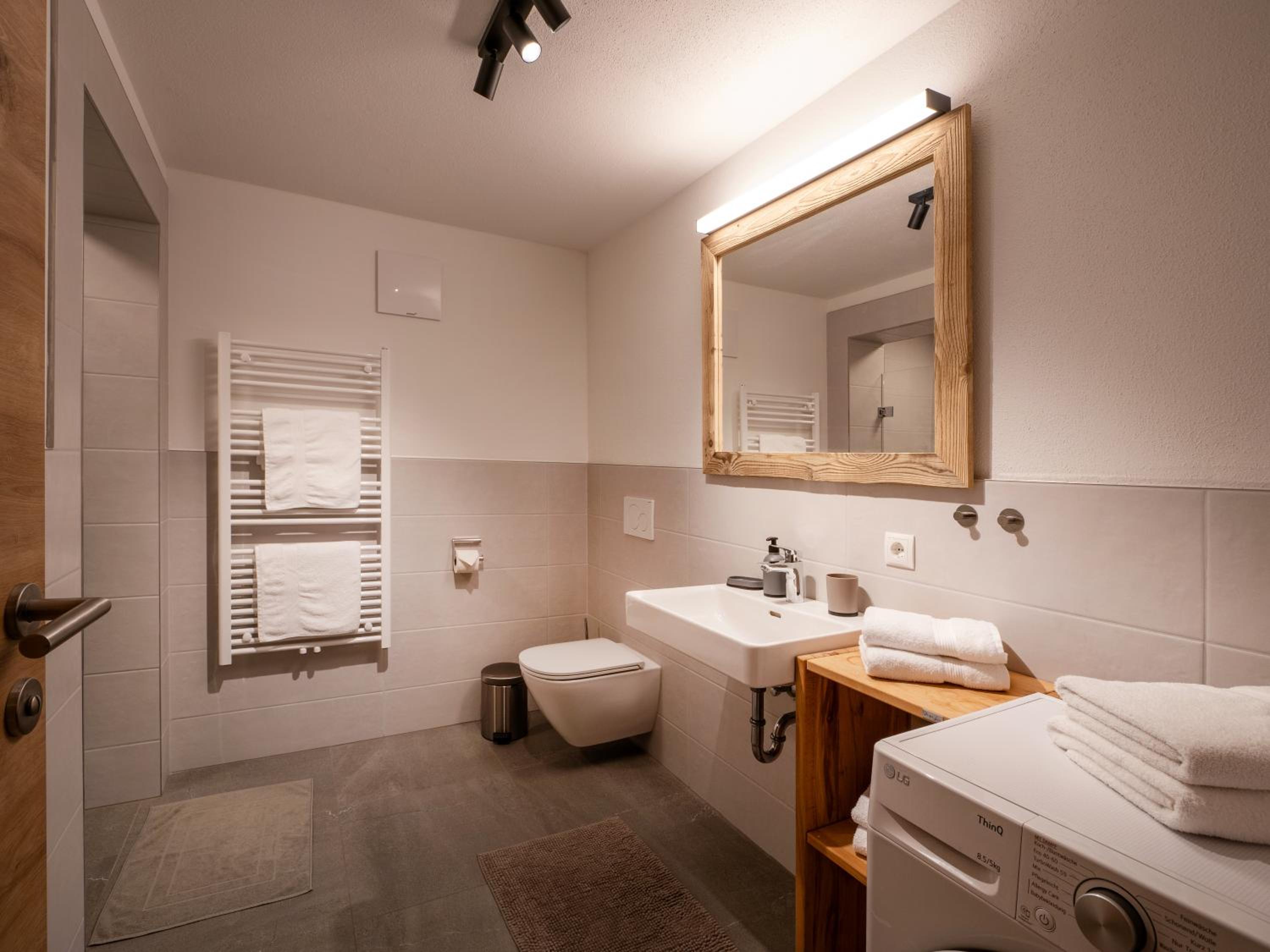 Two-Bedroom Apartment - Photo 2