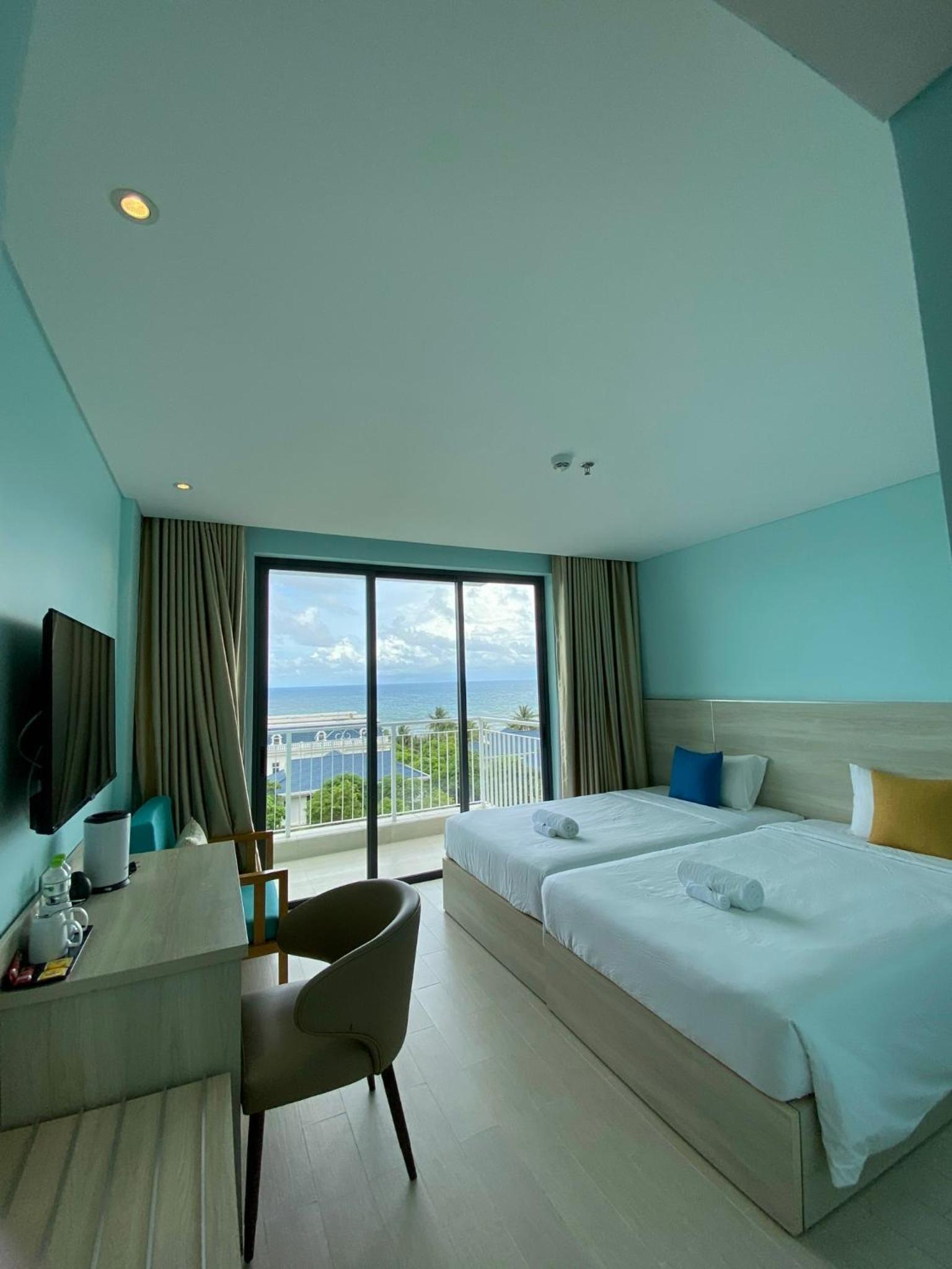 Deluxe Twin Room with Sea View photo 1