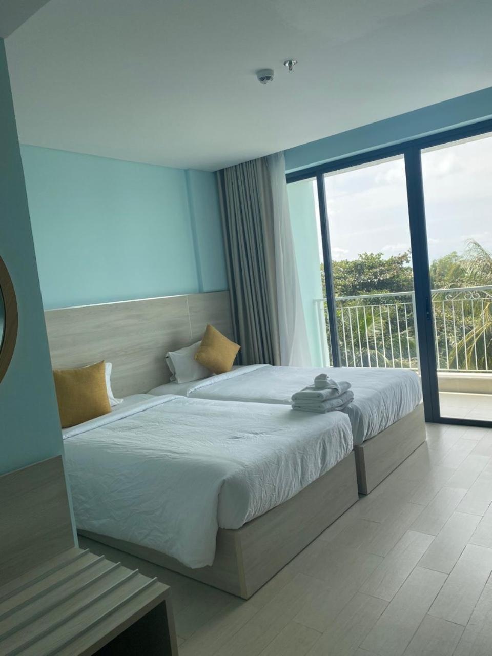 Deluxe Twin Room with Sea View photo 2