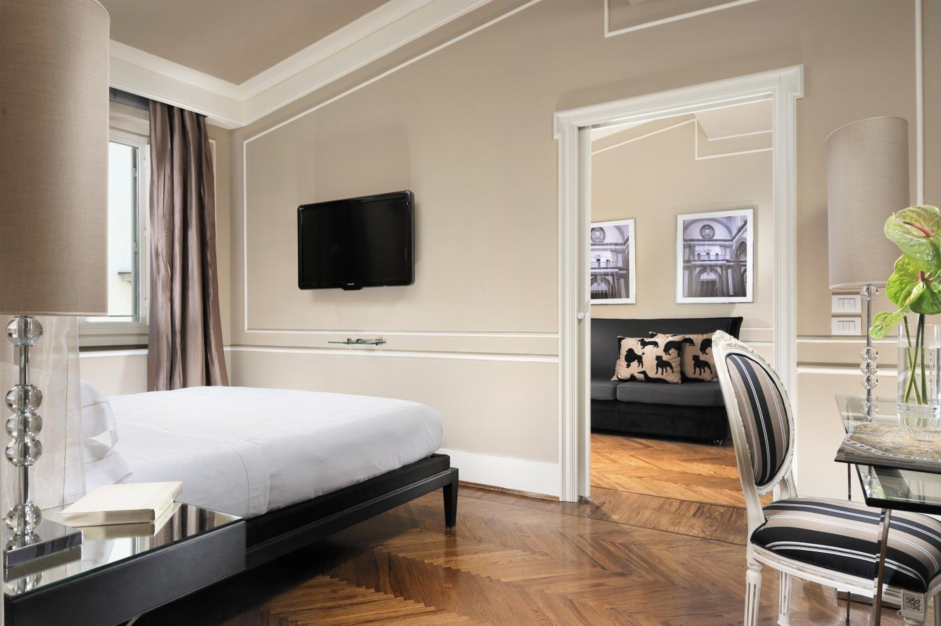 Suite - Photo 1