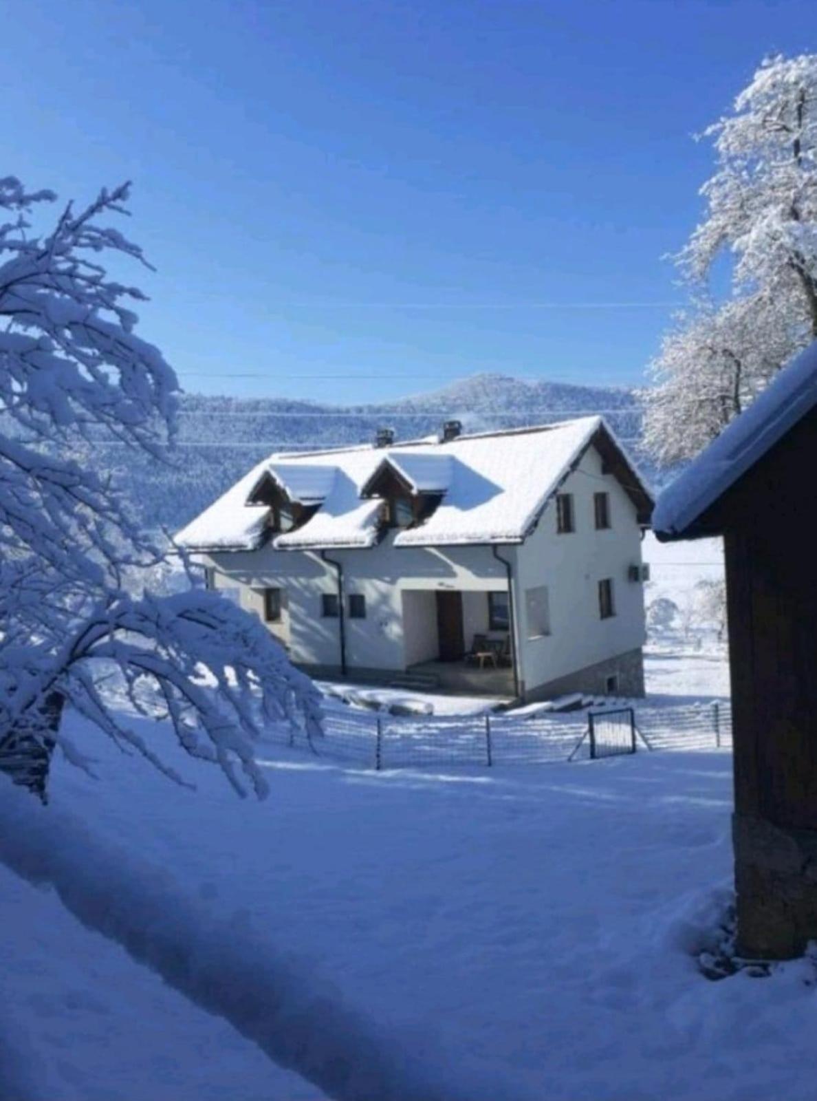 Three-Bedroom House photo 3