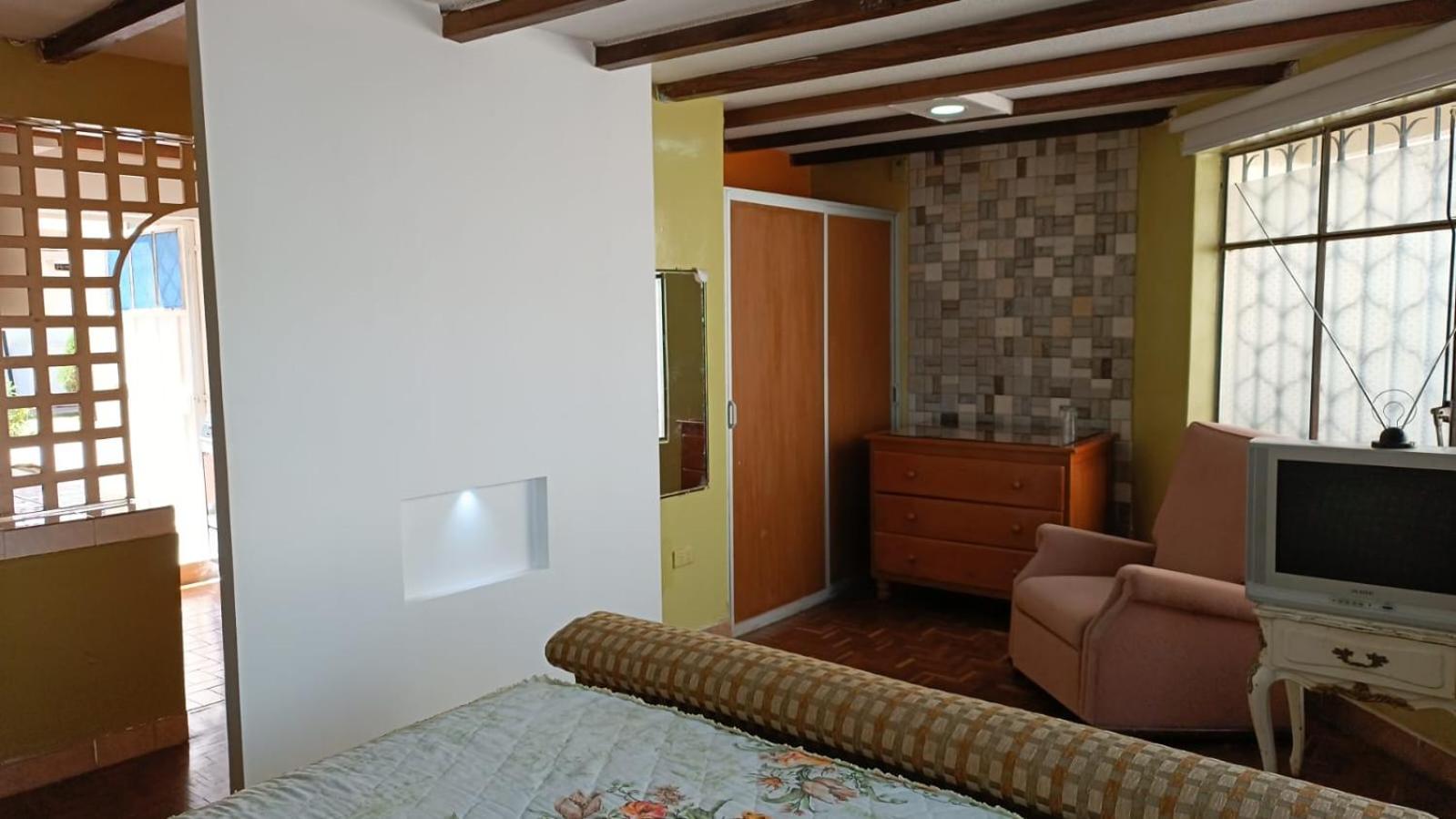 One-Bedroom Apartment photo 1