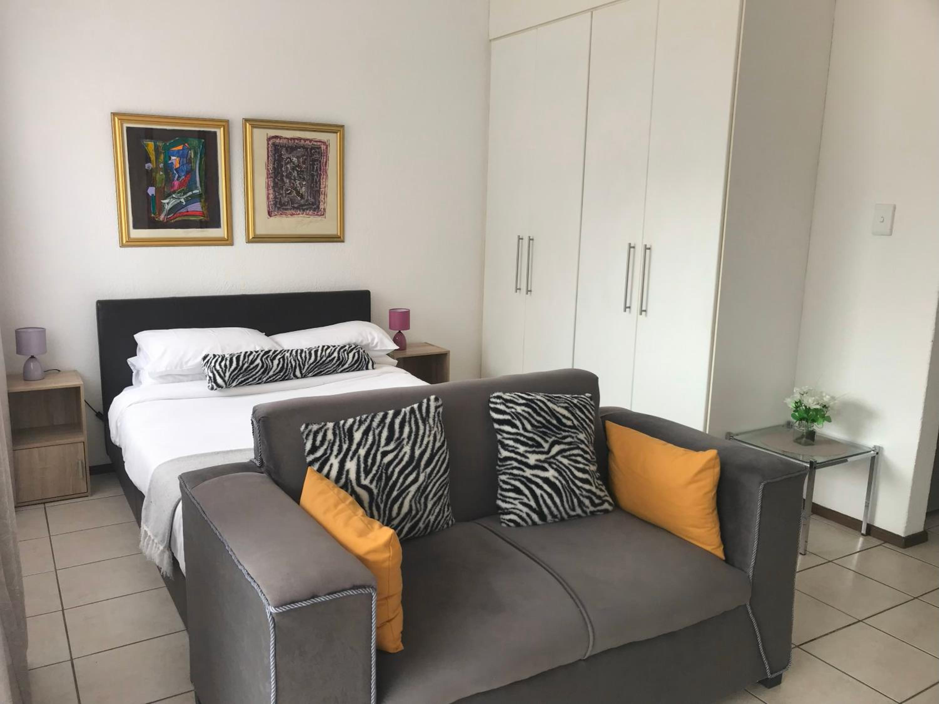 Studio Apartment photo 1