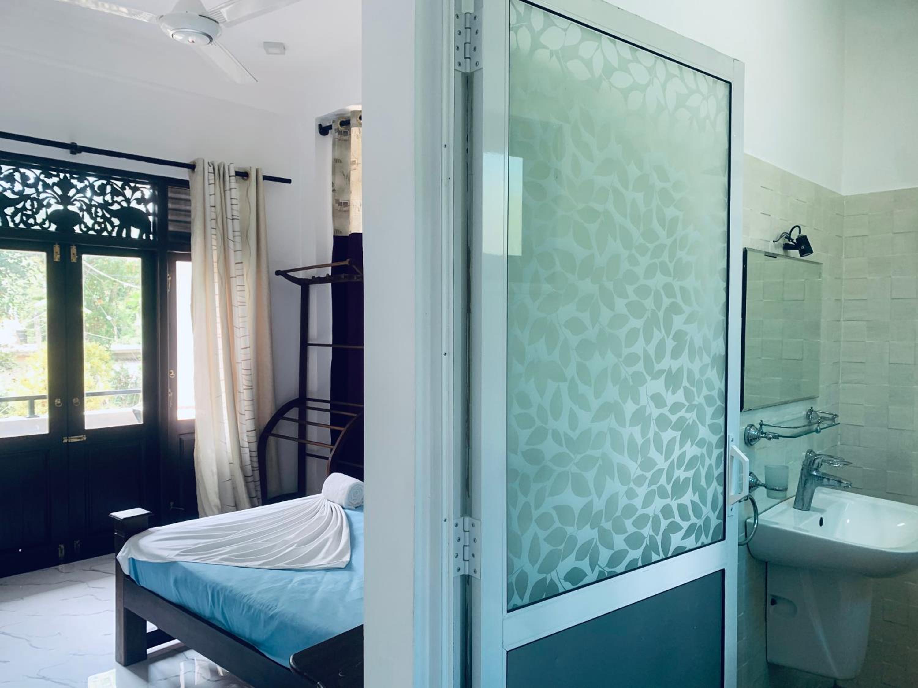 Deluxe Double Room with Balcony photo 3