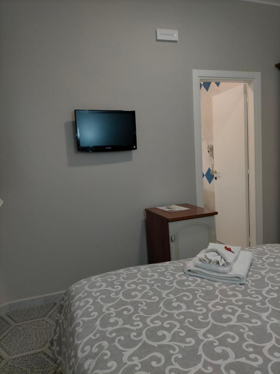 Economy Double Room photo 3