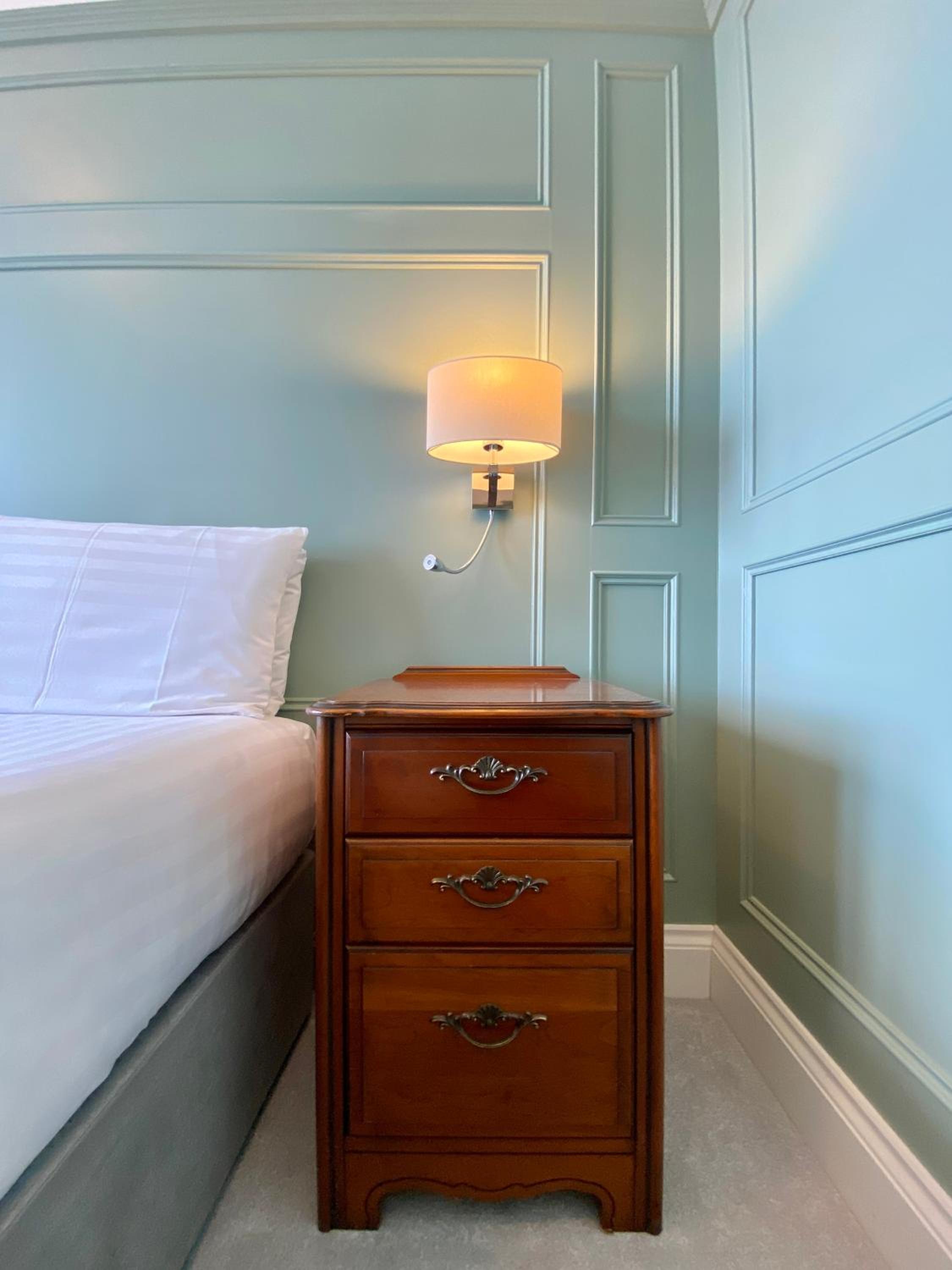 Deluxe Double Room with Side Sea View - Photo 9