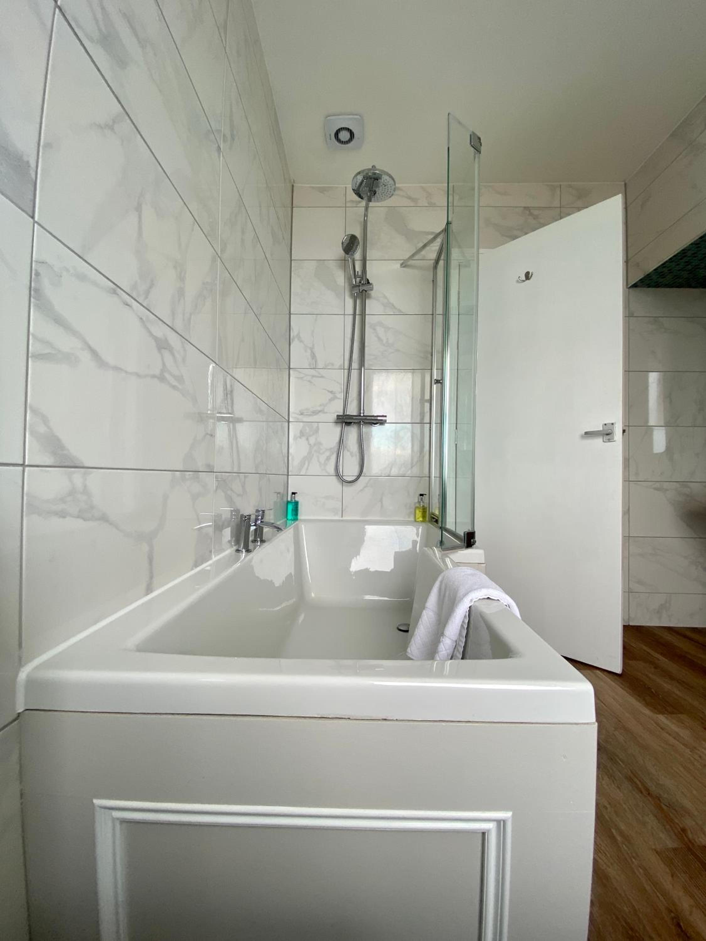 Deluxe Double Room with Side Sea View - Photo 16
